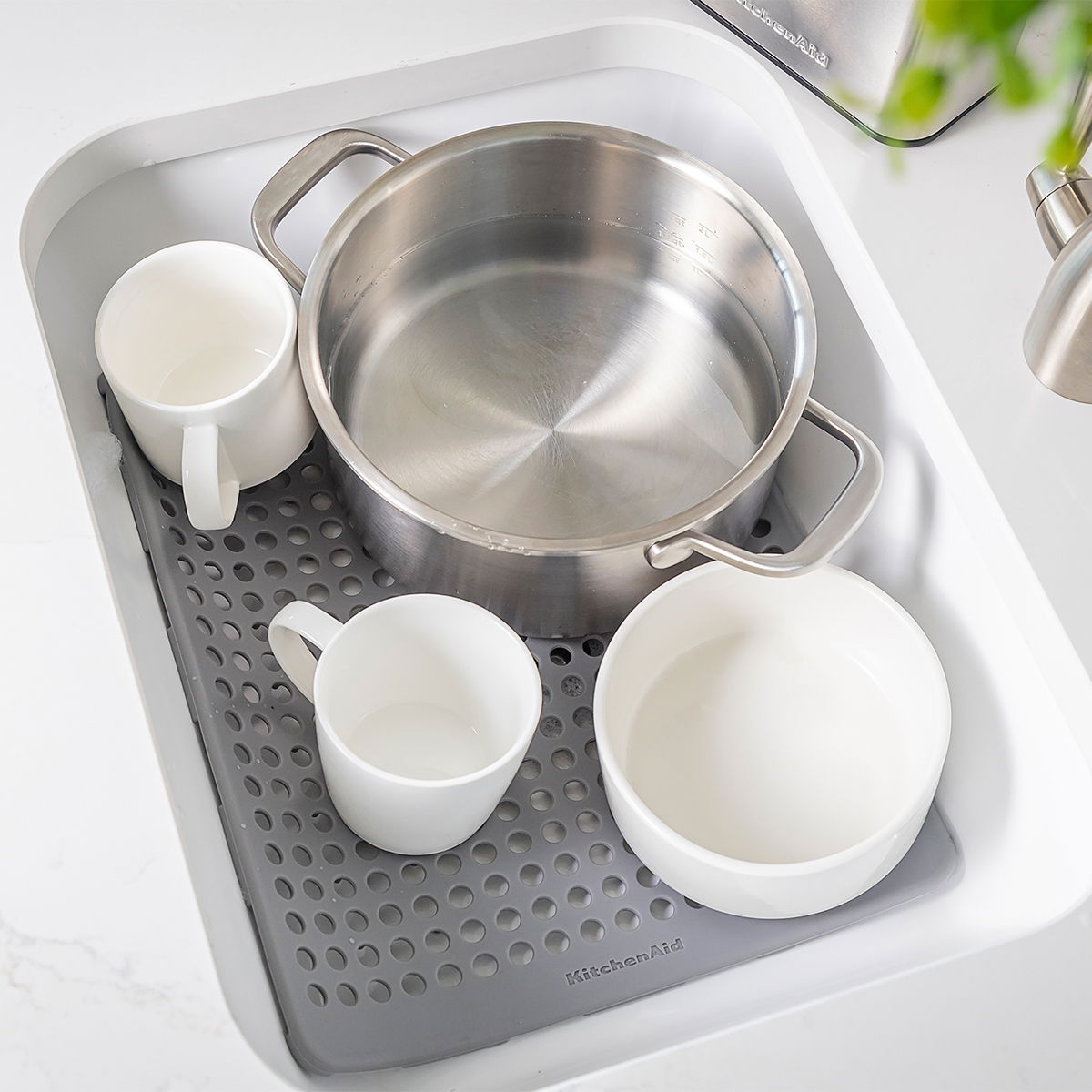 KITCHENAID 34 x 29 cm - mřížka / podložka do dřezu ze silikonu