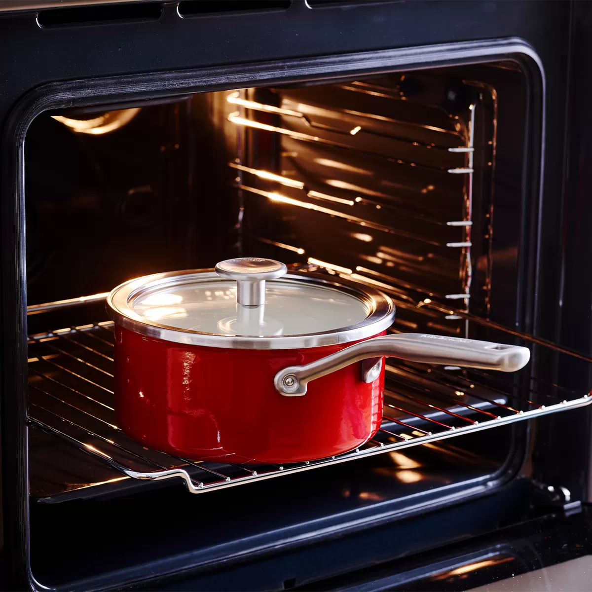 KITCHENAID Steel Core Enamel 2 l červený - smaltovaný kastrol s pokličkou