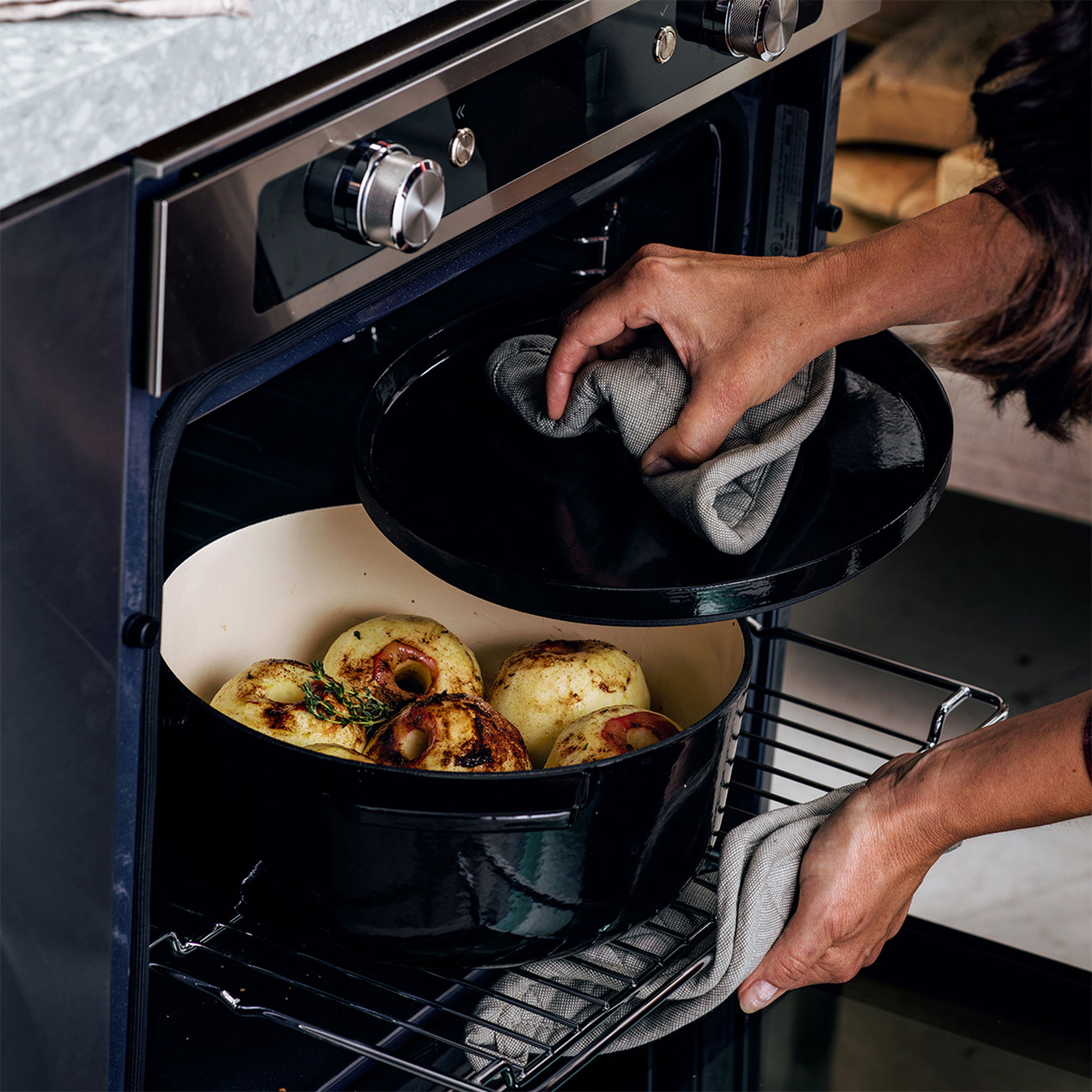 KITCHENAID Onyx Black 5,2 l - garnek żeliwny z pokrywką