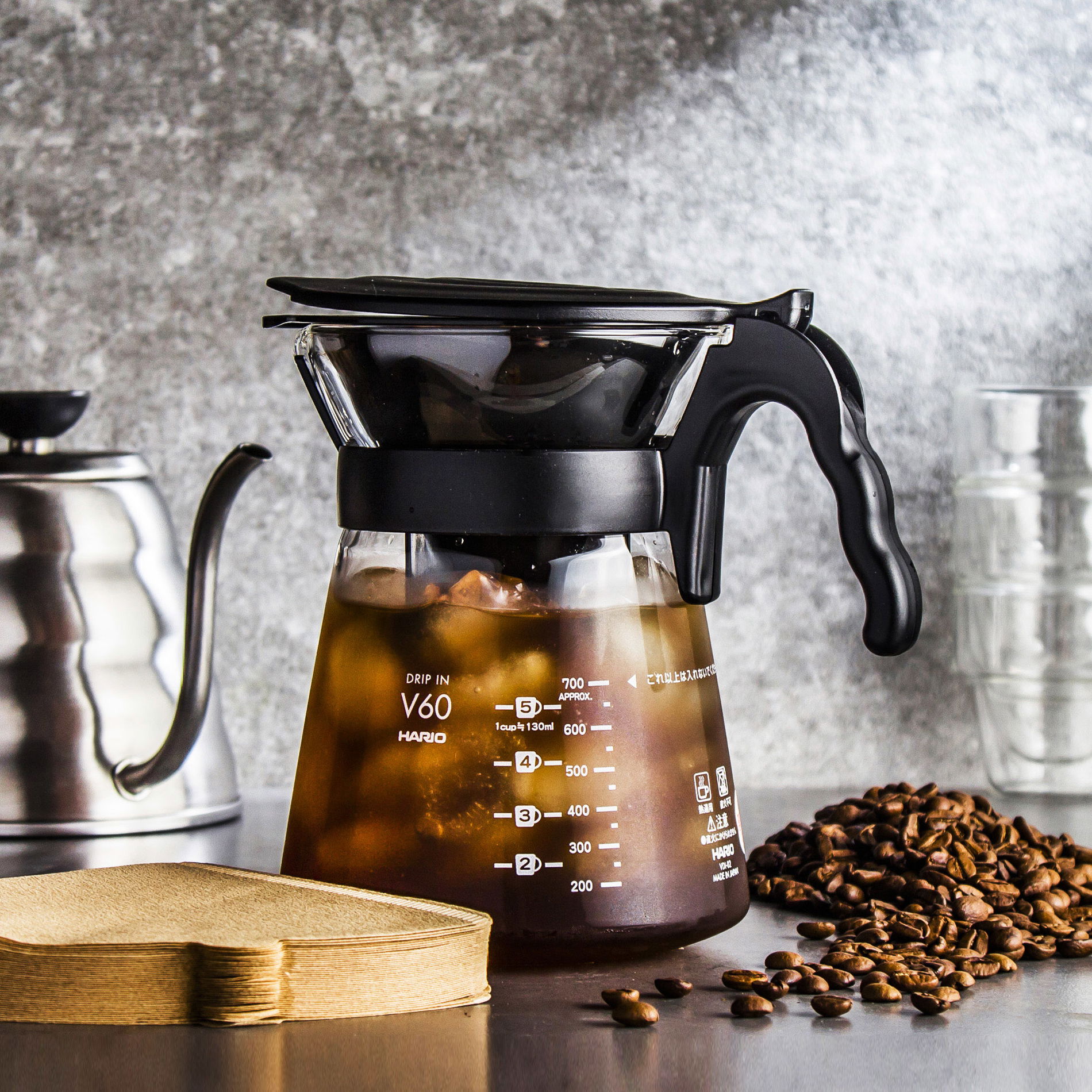 HARIO V60-02 Drip-In Server 0,7 l černý – plastový dripper/filtr na kávu s konvičkou