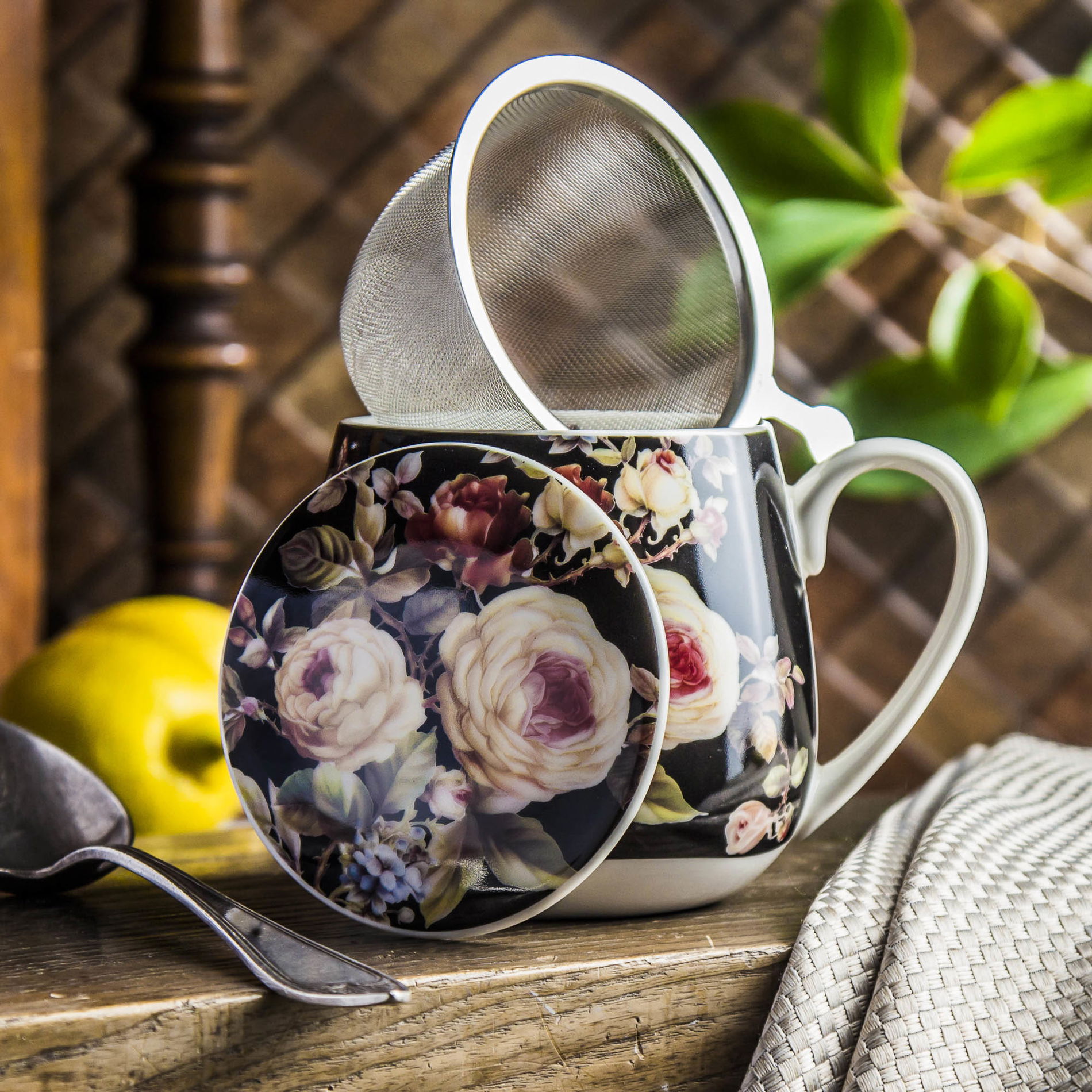 Porcelánový hrnek na sypaný čaj se sítkem a pokličkou DUO WARDA černý 430 ml