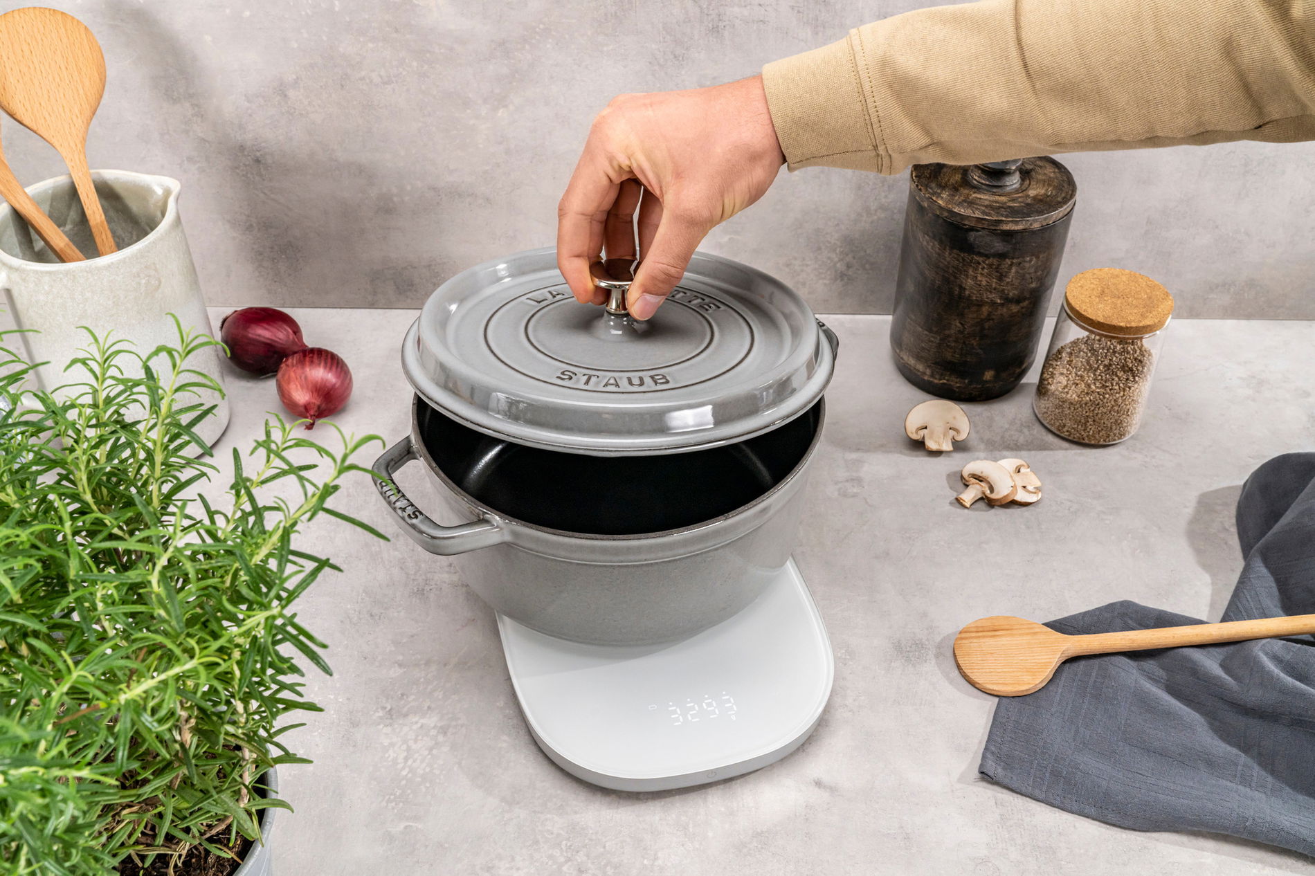 ZWILLING Enfinigy bílá - elektronická skleněná kuchyňská váha s nabíjecí funkcí