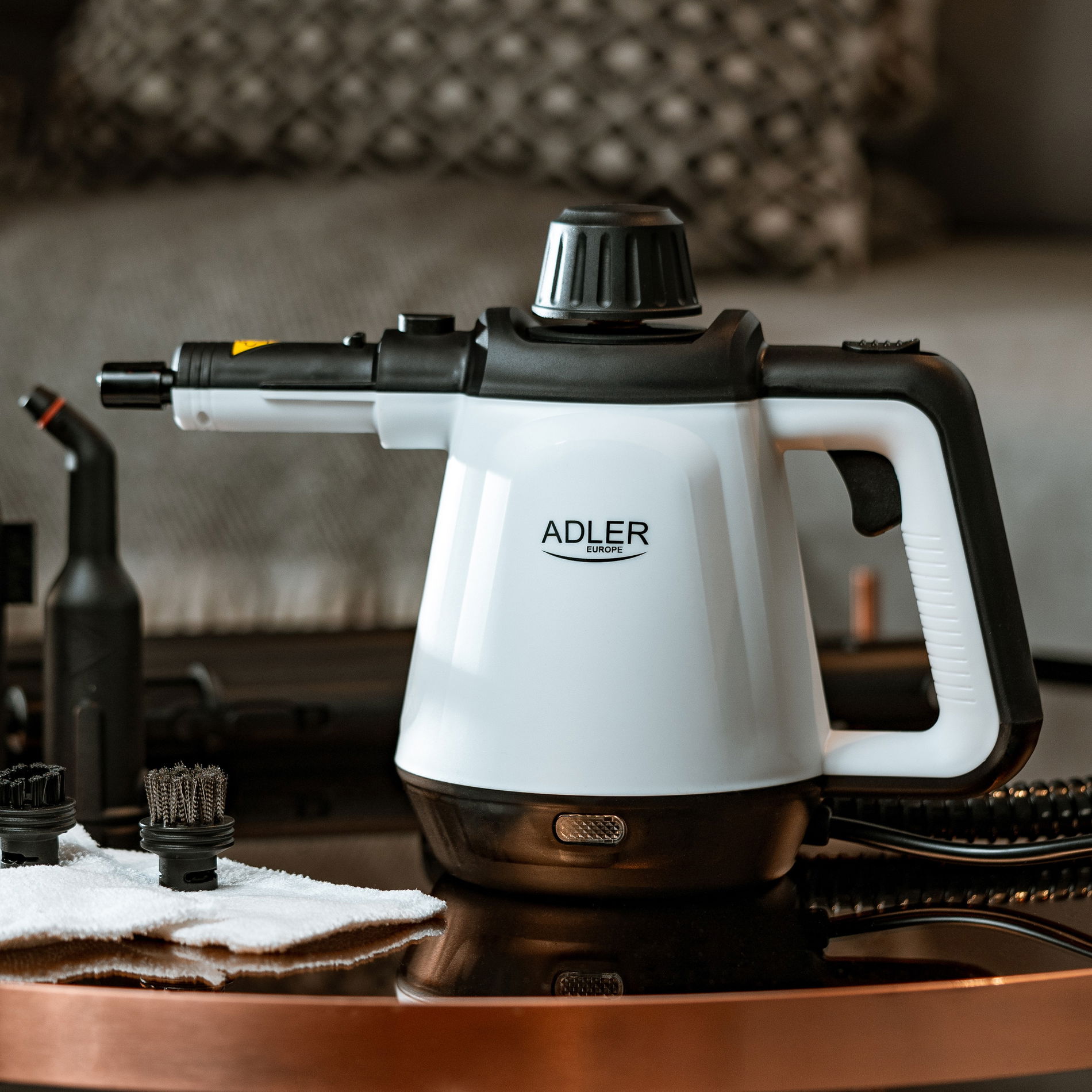 ADLER AD 7038 2000 W - Parní čistič