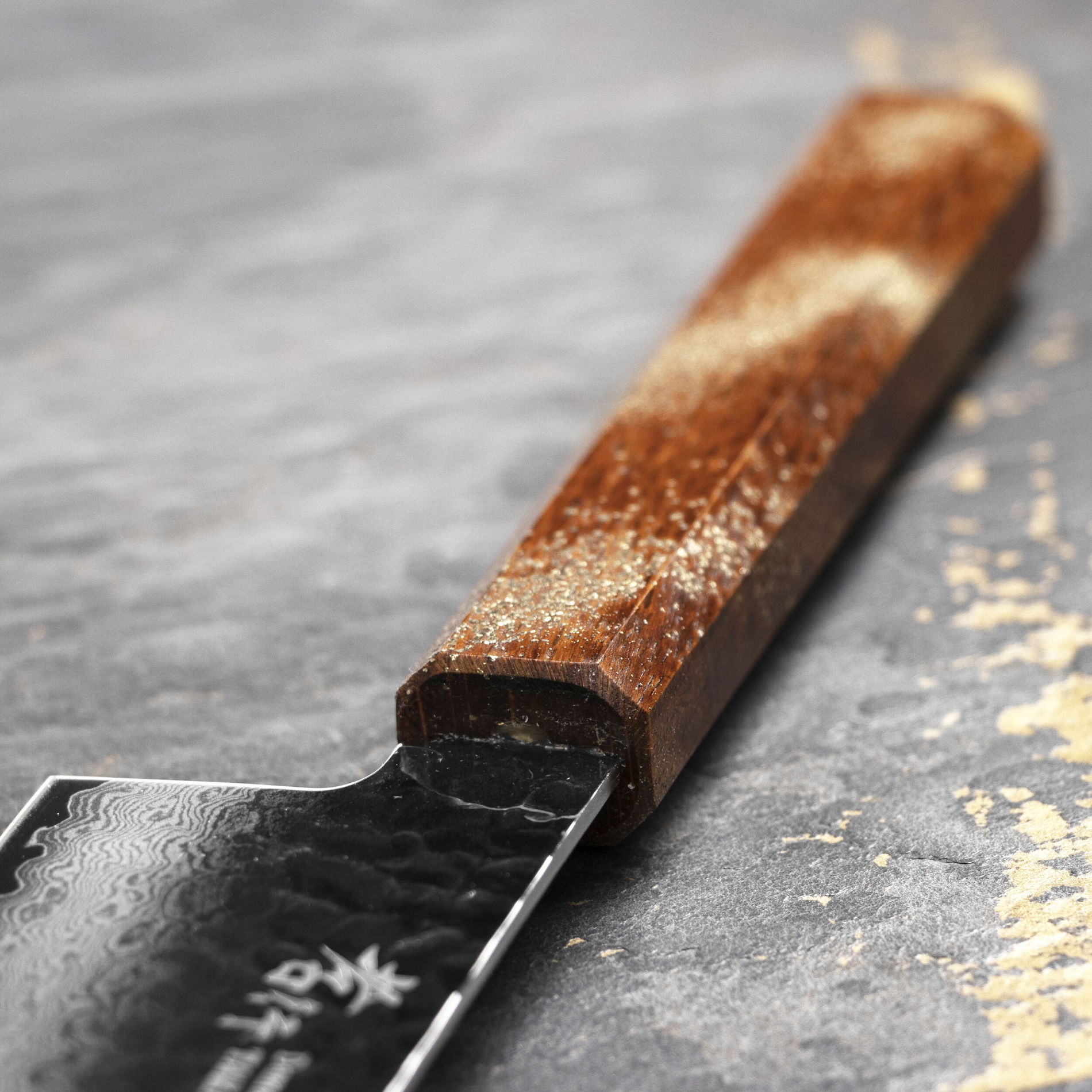 SAKAI TAKAYUKI Urushi Sairen 17 cm - japonský nôž Santoku z damaskej ocele