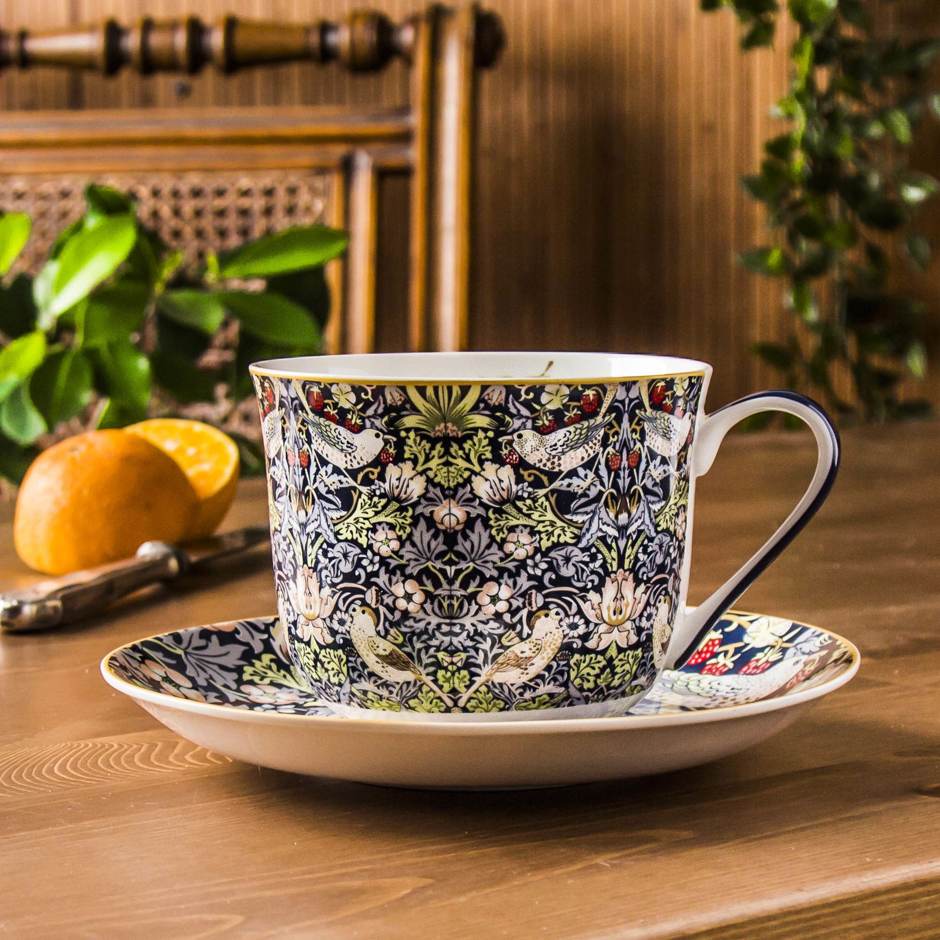DUO Art Gallery By William Morris Strawberry Thief 450 ml wielokolorowa - filiżanka do kawy i herbaty porcelanowa ze spodkiem