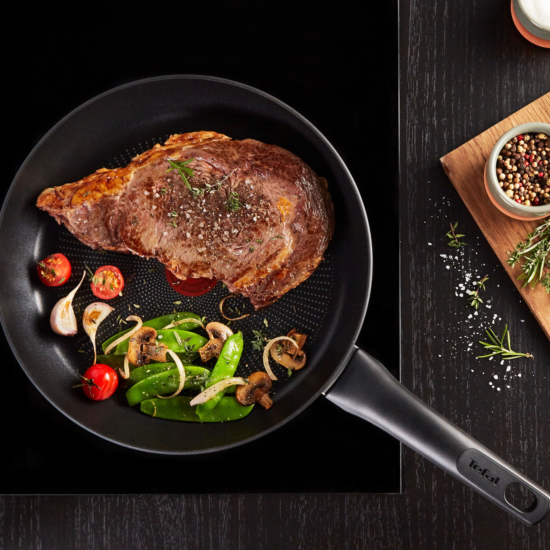 TEFAL Ultimate 28cm černá - nepřilnavá titanová pánev