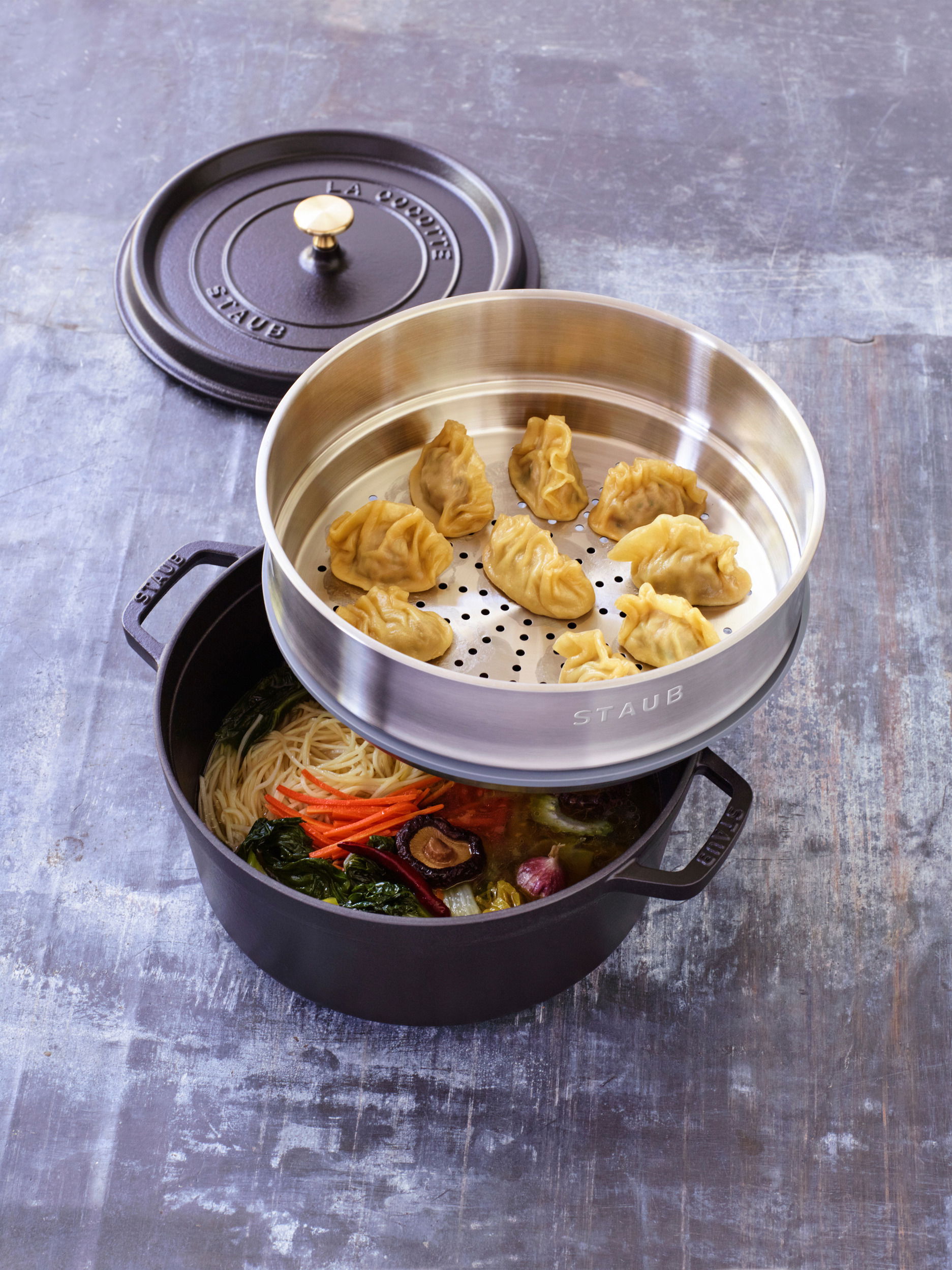 STAUB La Cocotte 3,8 l - litinový hrnec na vaření v páře s poklicí