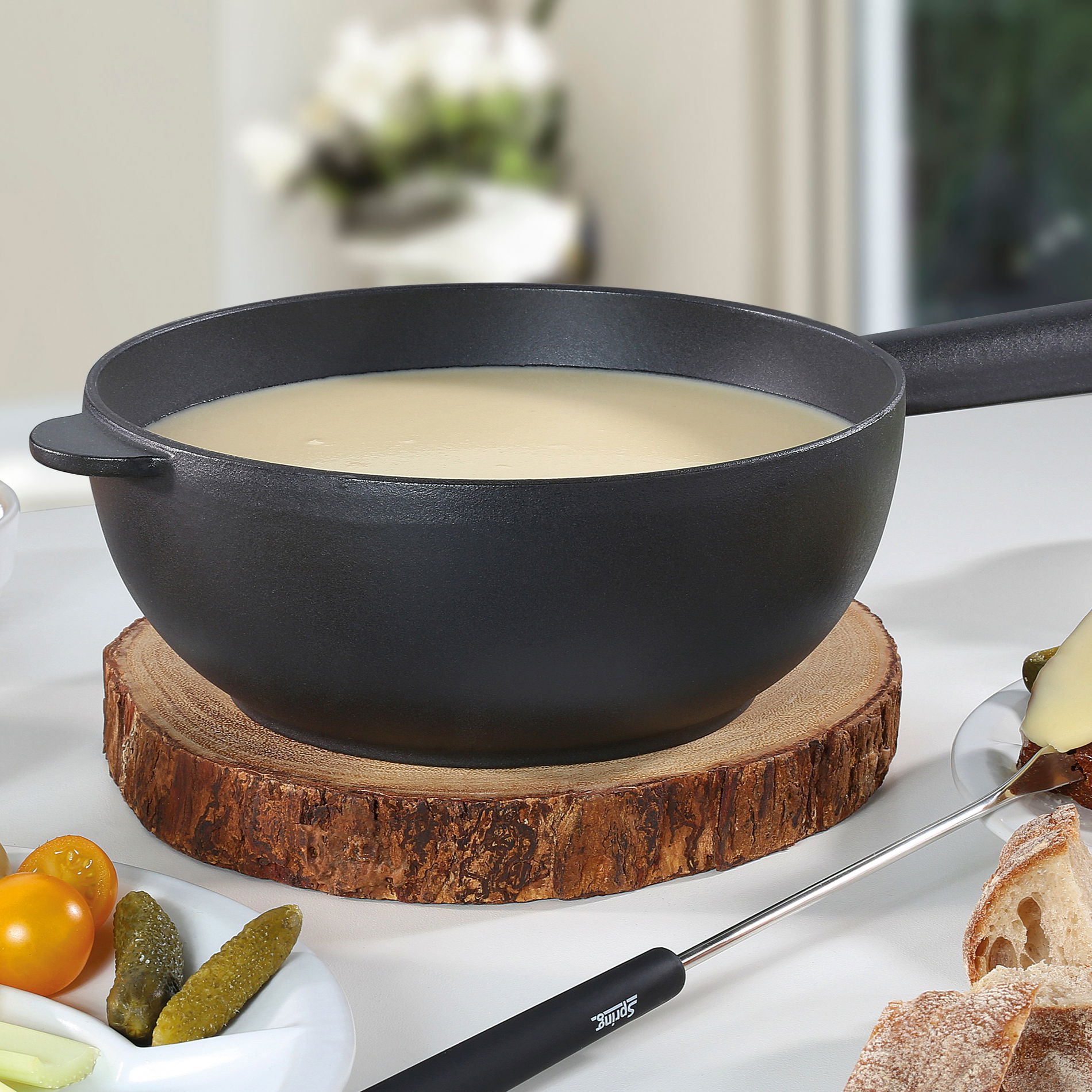 SPRING 2 l - garnek do fondue serowego żeliwny SPRING 2 l - garnek do fondue serowego żeliwny