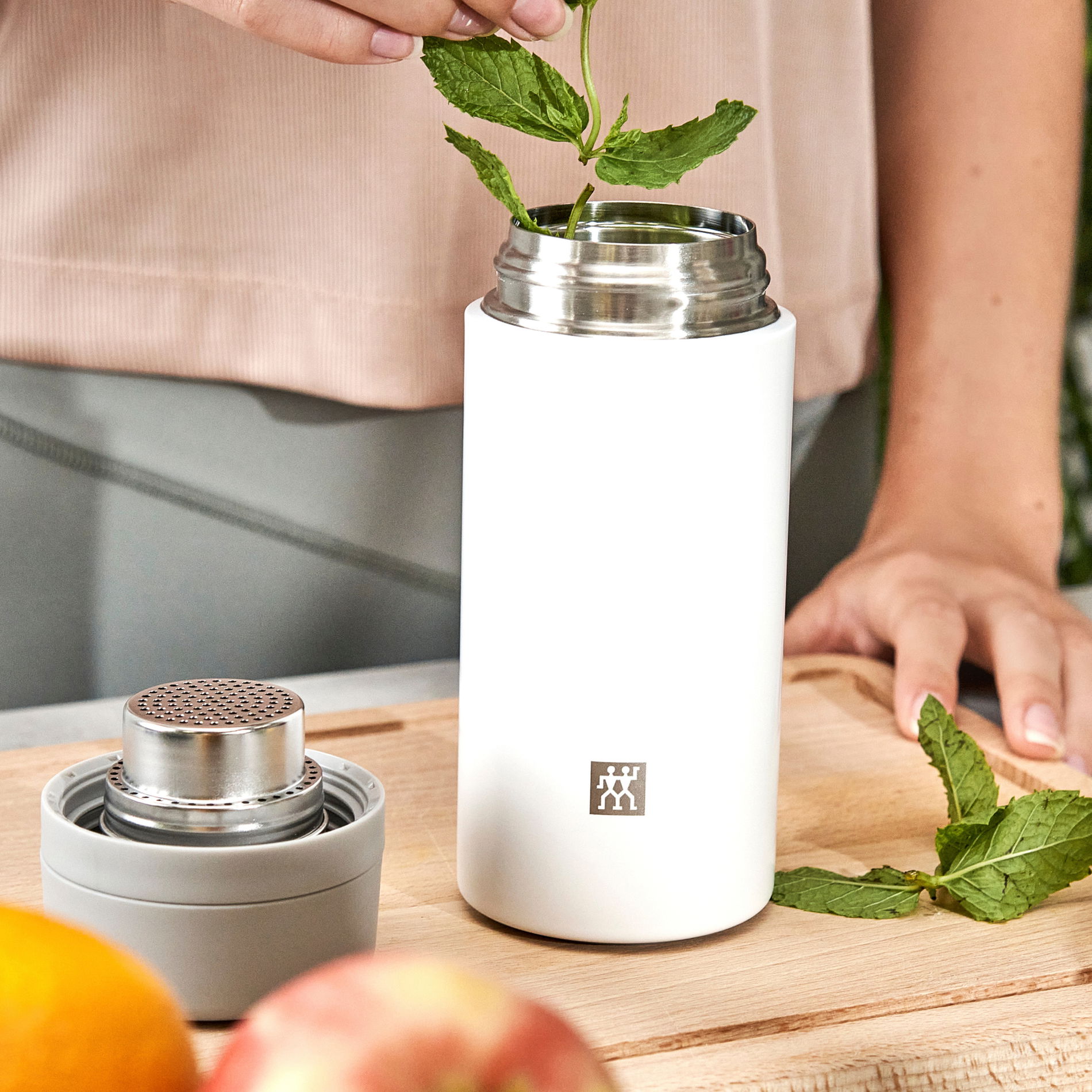 ZWILLING Thermo 420 ml biely - termo pohár z nerezovej ocele s čajovým infúzerom