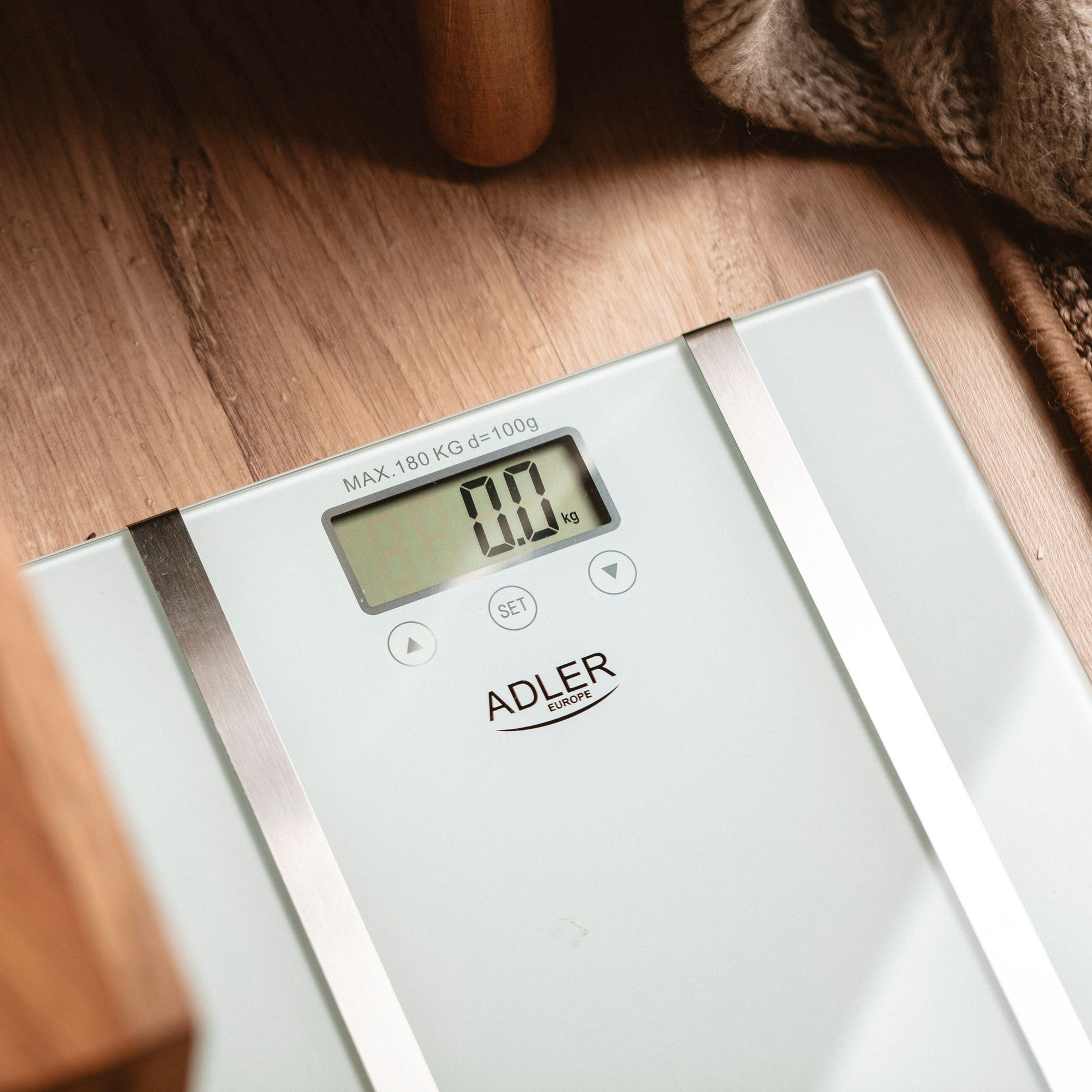 ADLER - elektronická skleněná koupelnová váha