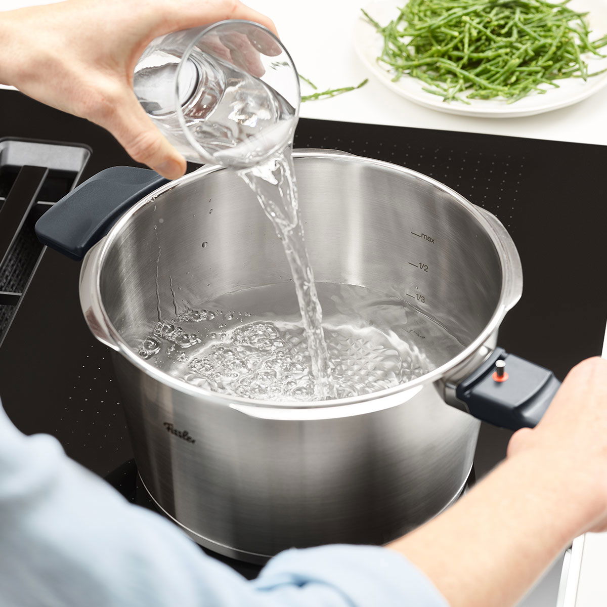 FISSLER Vitavit Premium 8 l - tlakový hrnec s vložkou pro vaření na páře z nerezové oceli