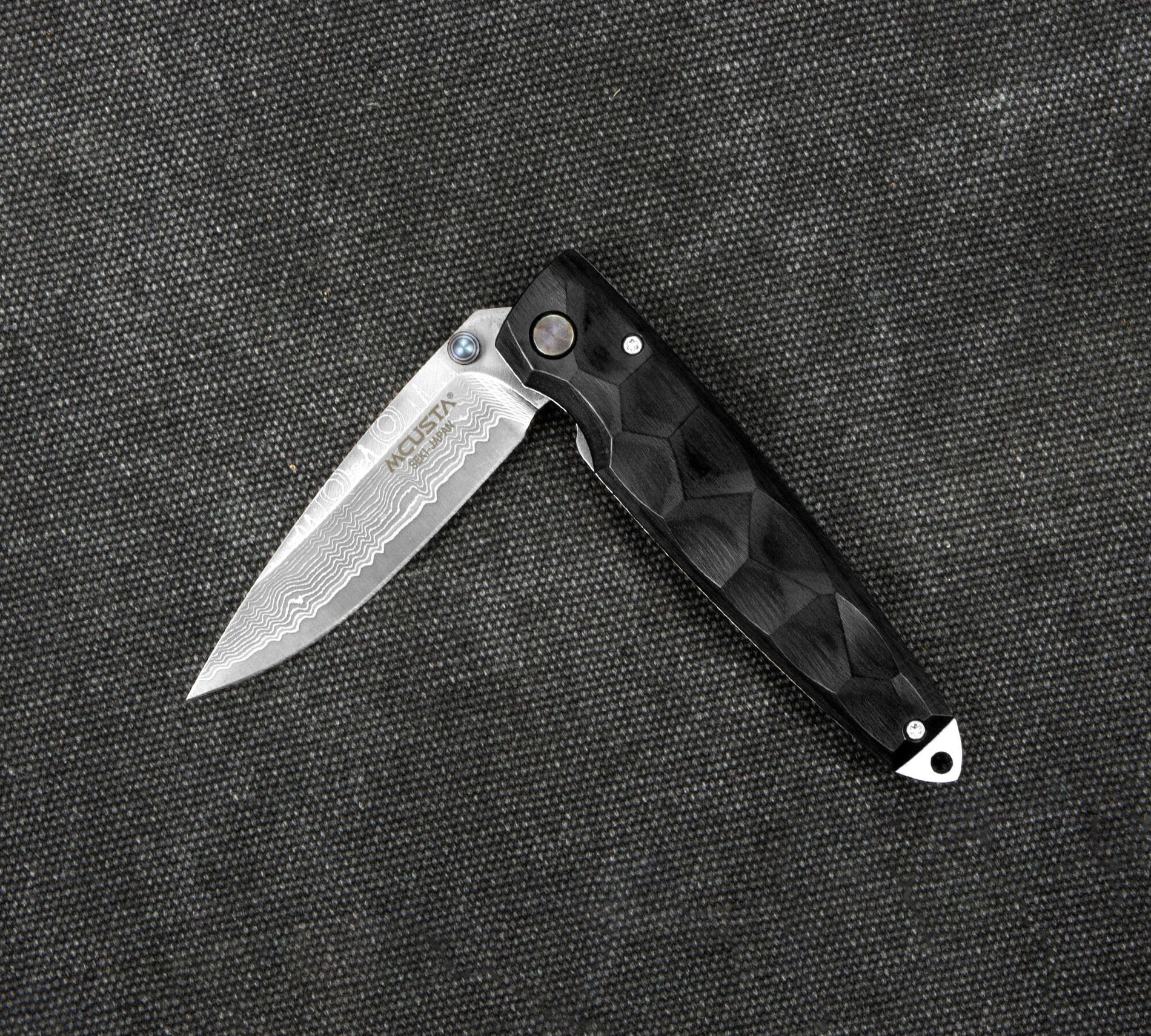 MCUSTA Shinra Emotion 2 Black Pakka Damascus 6,5 cm - japoński nóż survivalowy składany ze stali damasceńskiej