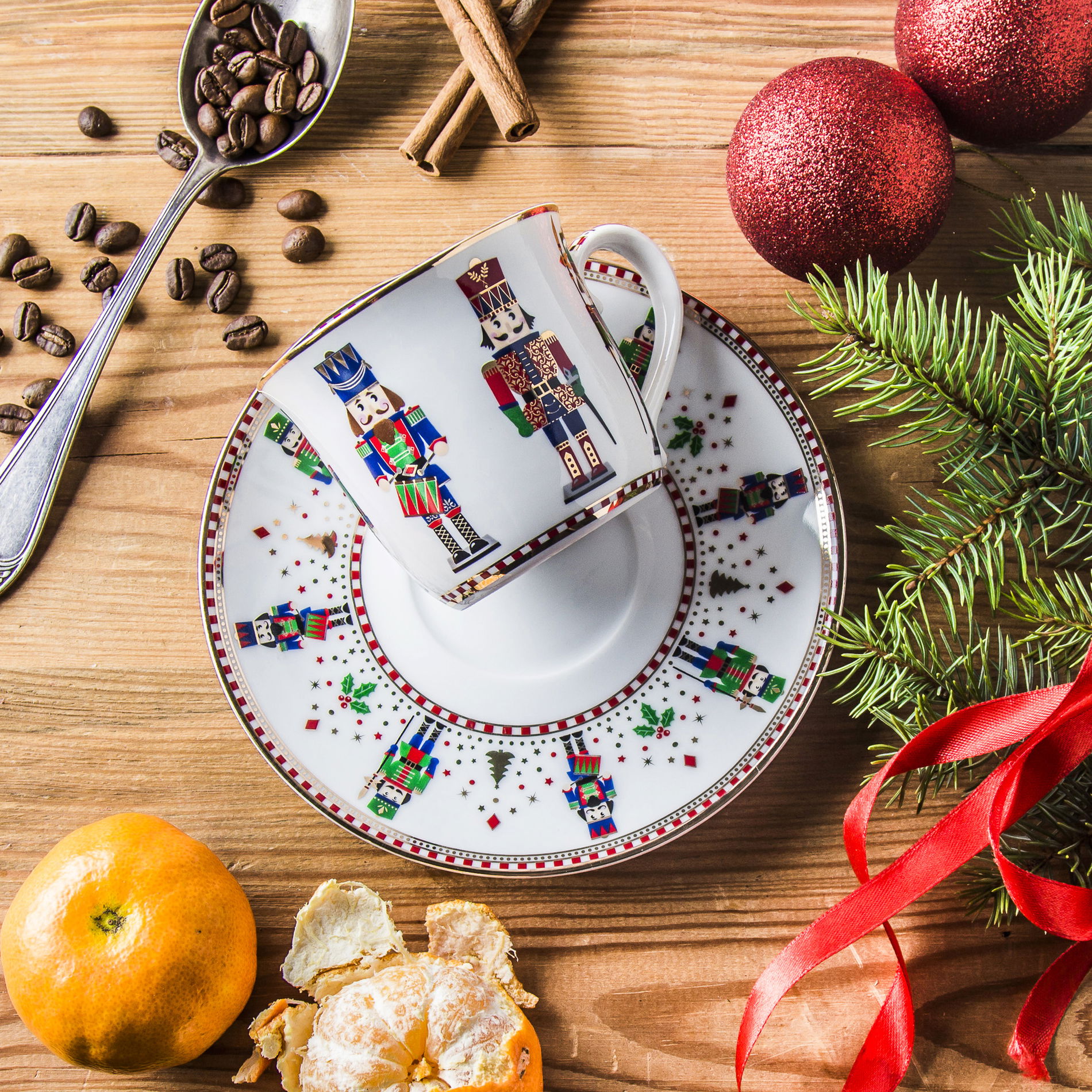 Porcelánový šálek na čaj a kávu s podšálkem CHRISTMAS IN EASY LIFE CREMAL 200 ml