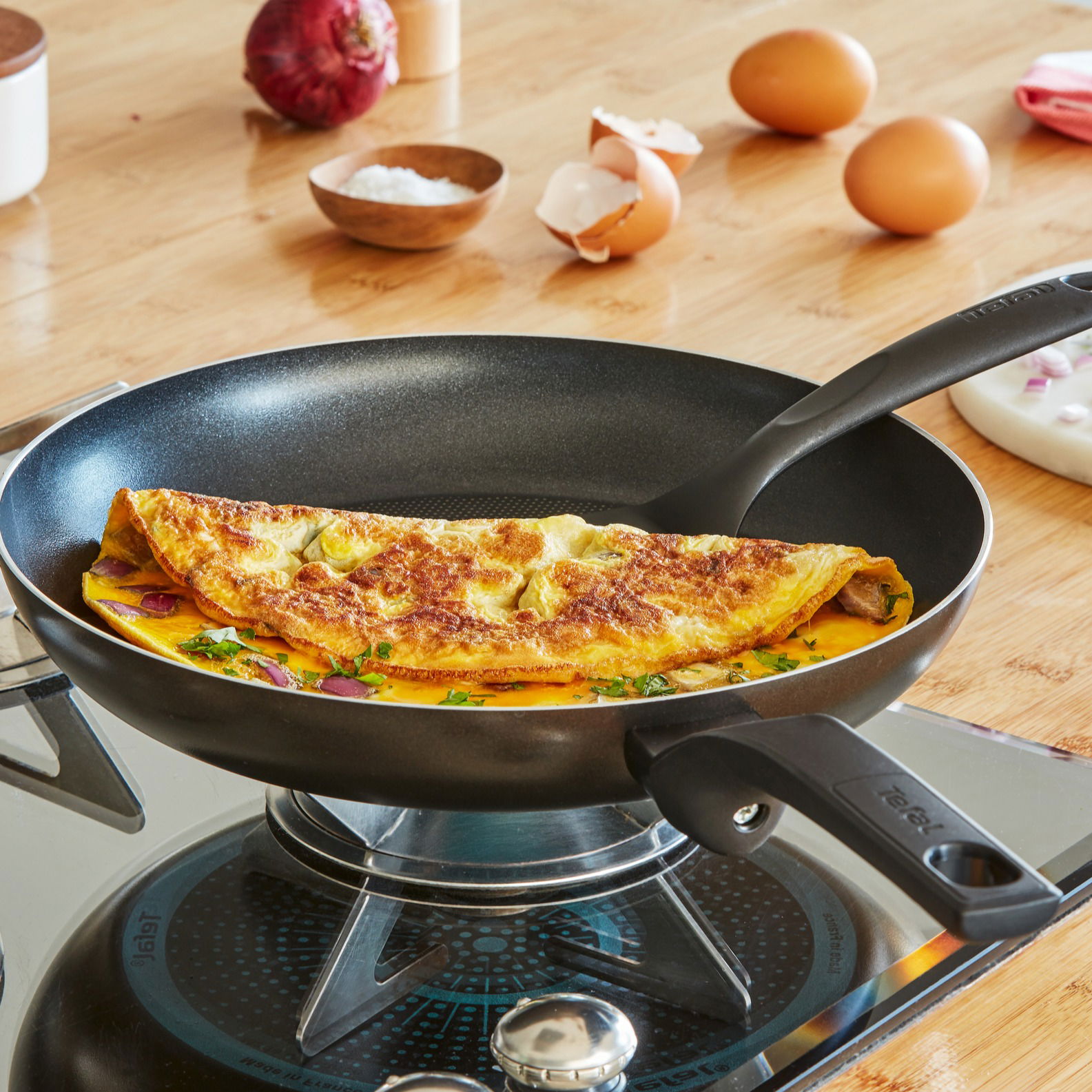 TEFAL Simple Cook 28 cm - titanová nepřilnavá pánev s tepelným senzorem