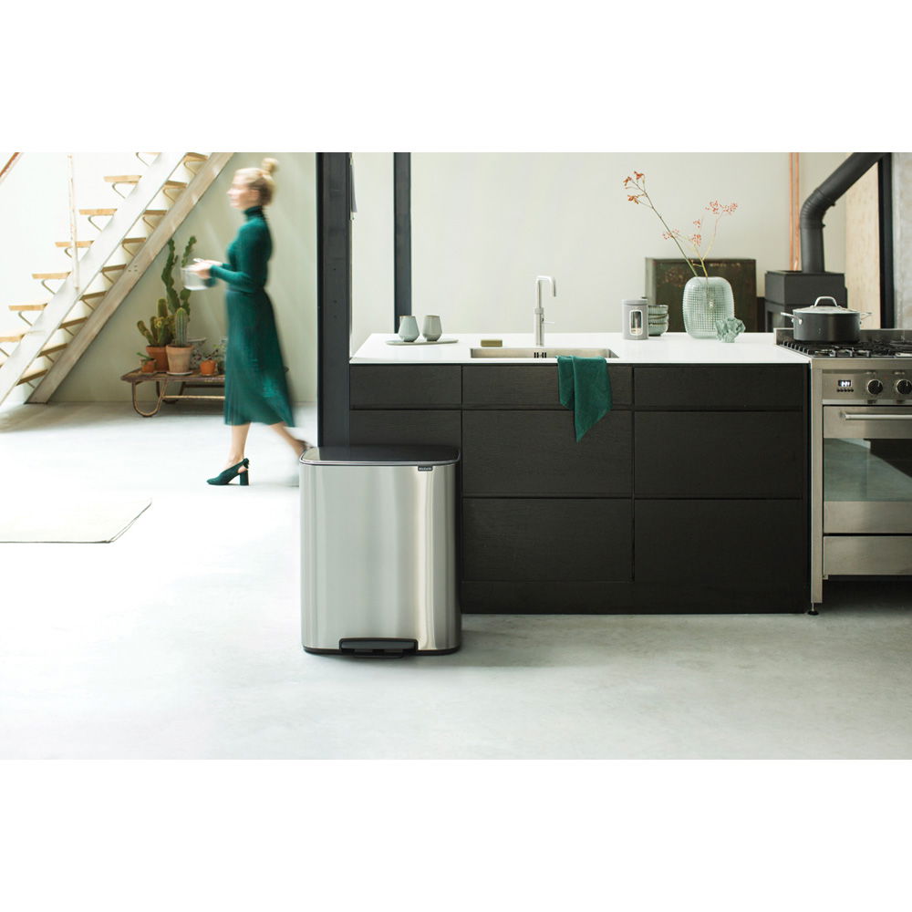 BRABANTIA Bo 2 x 30 l - oceľový nerezový dvojkomorový koš na triedenie odpadu s pedálom