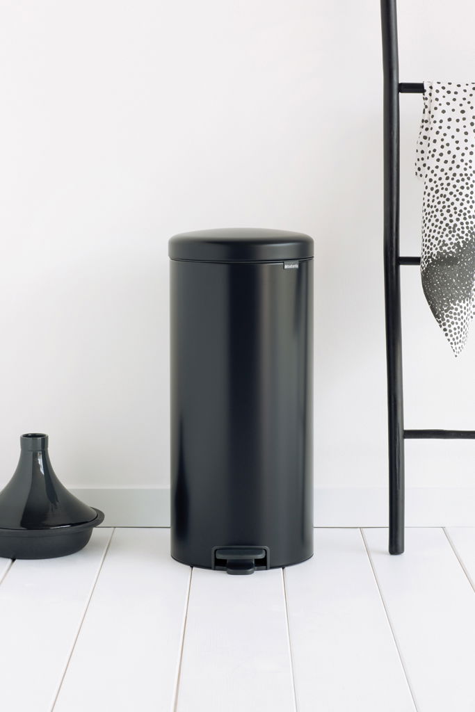 BRABANTIA Newicon 30 l czarny - kosz na śmieci ze stali nierdzewnej z pedałem