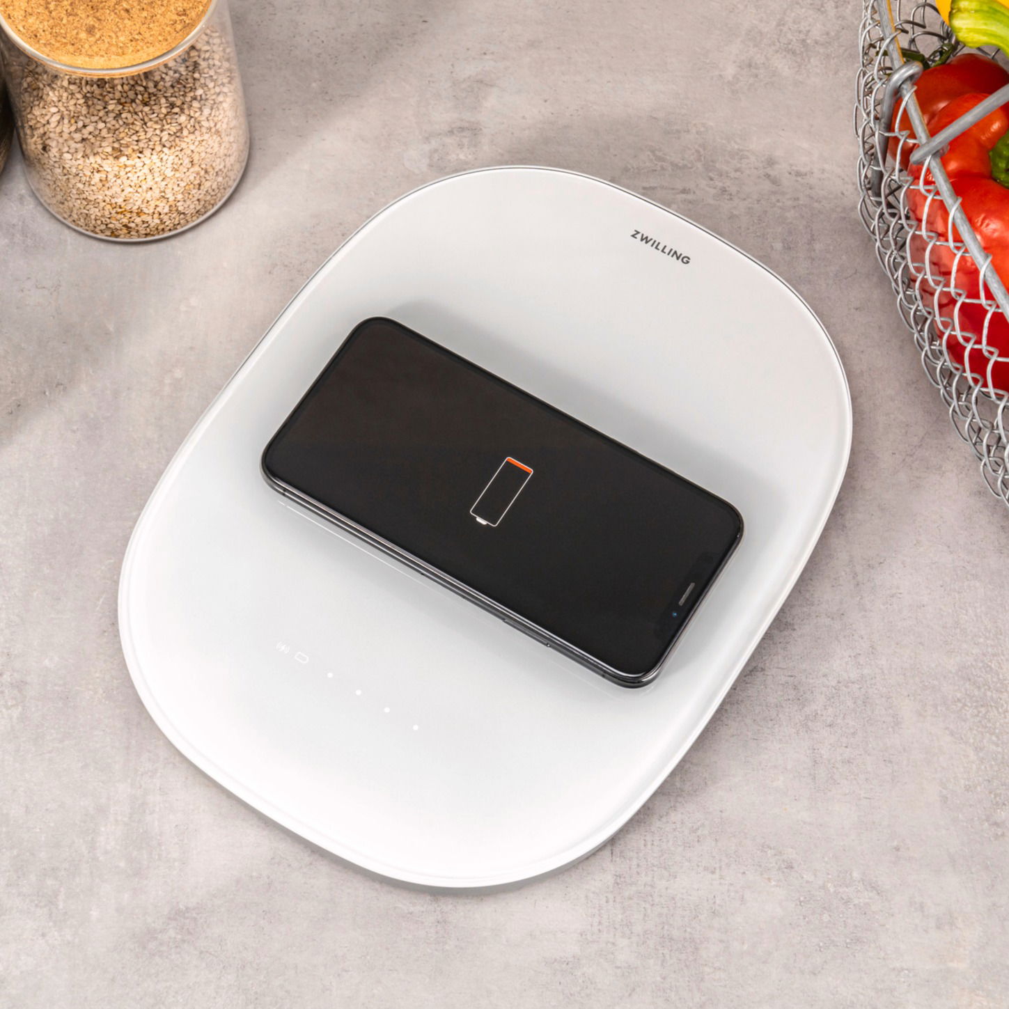 ZWILLING Enfinigy bílá - elektronická skleněná kuchyňská váha s nabíjecí funkcí