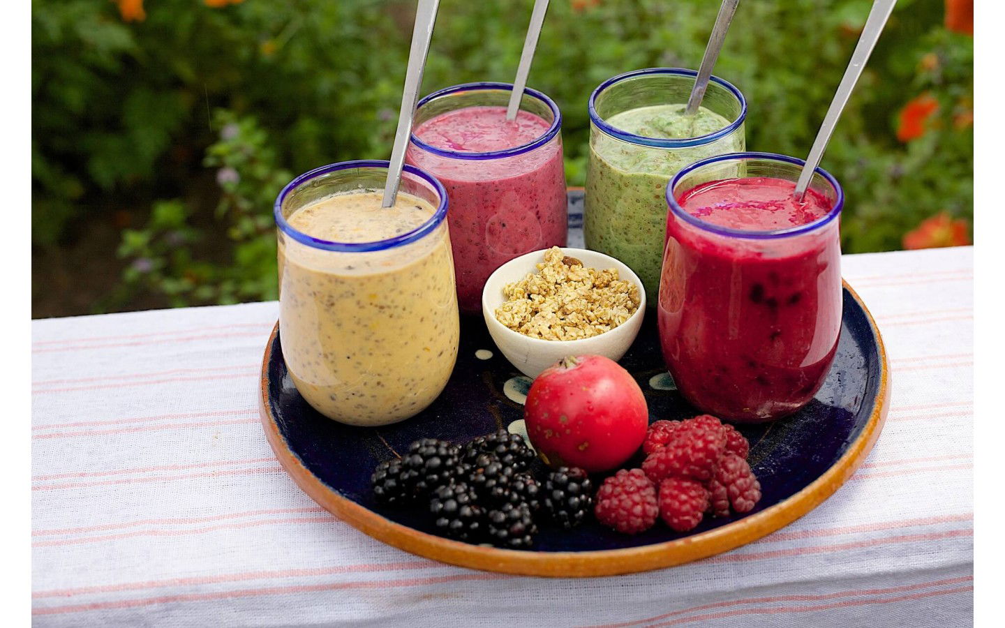 ARIETE 572 Drink ''Ngo Vacuum 350 W bílý - stolni mixer (smoothie) s lahvemi