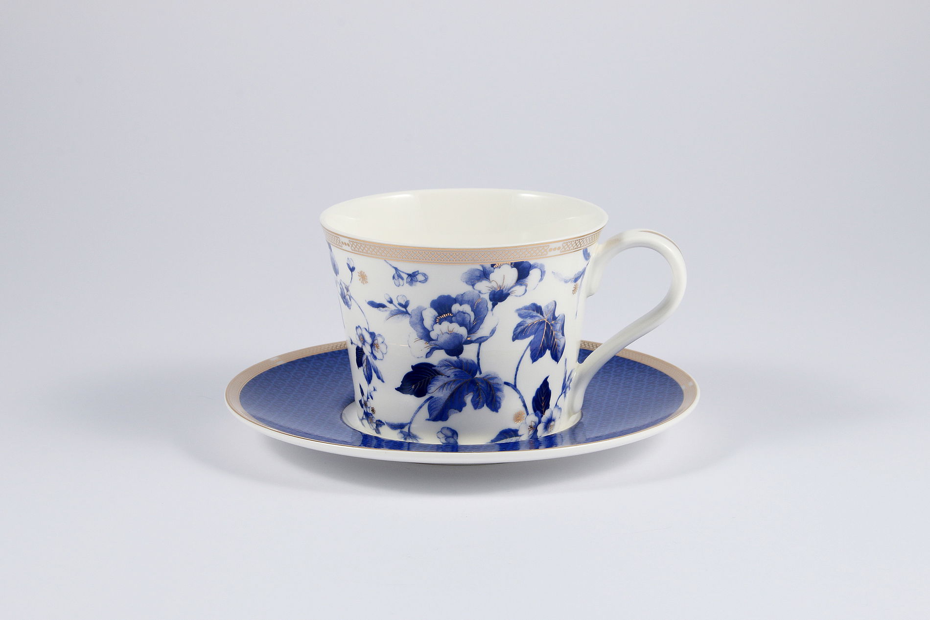 Porcelánová šálka na kávu a čaj so spodkom 200 ml