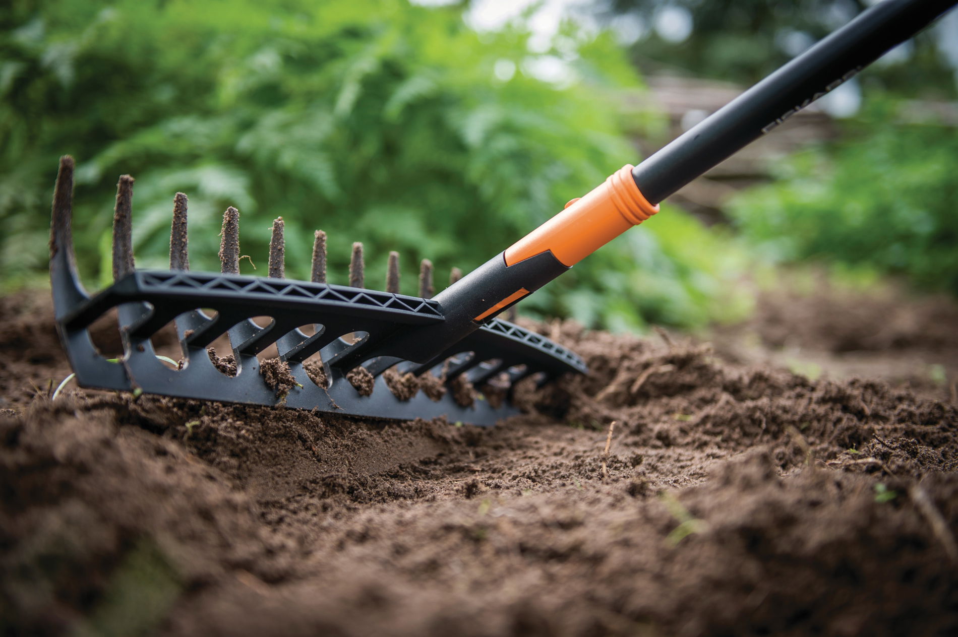 FISKARS QuikFit Universal Rake čierne - univerzálne hrable