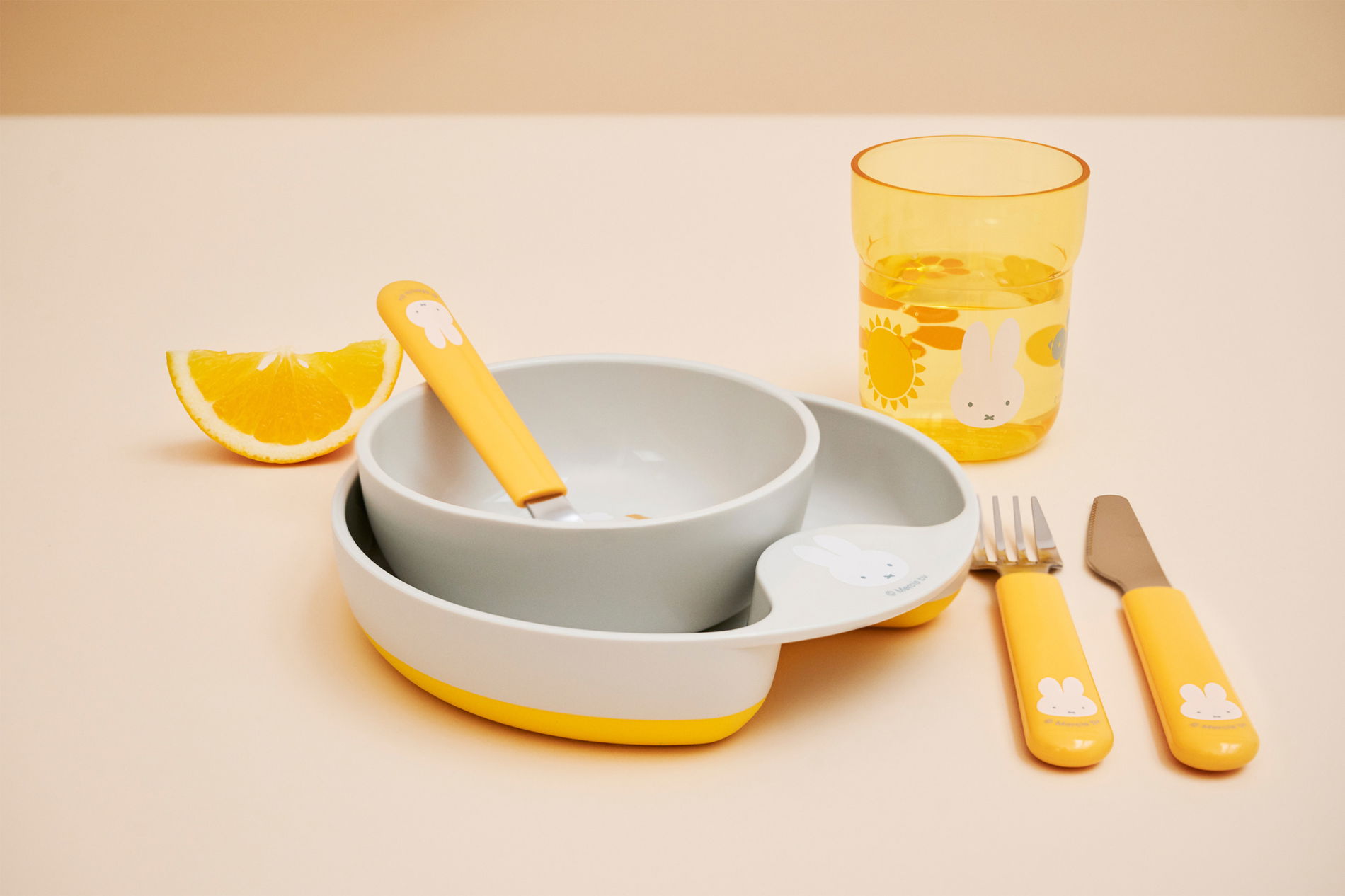 Mepal Mio Miffy Explore 250 ml žlutá – plastová sklenička na pití pro děti