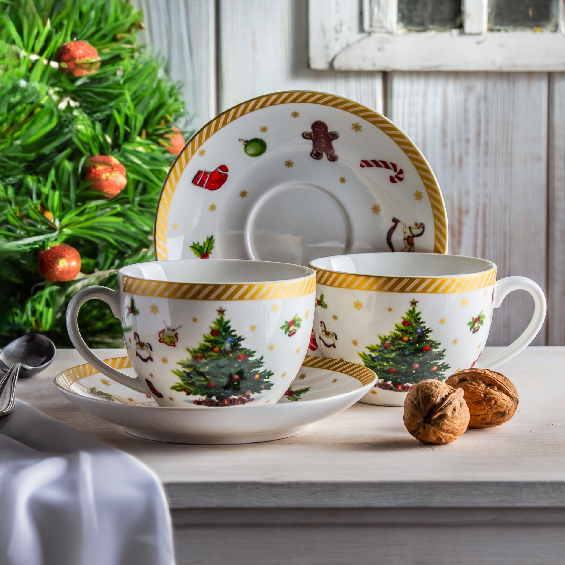 Porcelánové šálky na kávu a čaj s podšálky DUO CHRISTMAS TREE 280 ml 2 ks.