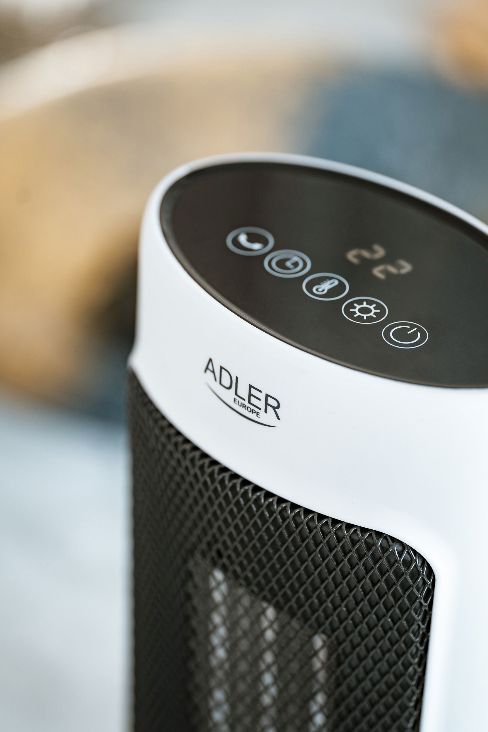 ADLER AD 7738 2000 W - keramický termoventilátor s diaľkovým ovládaním