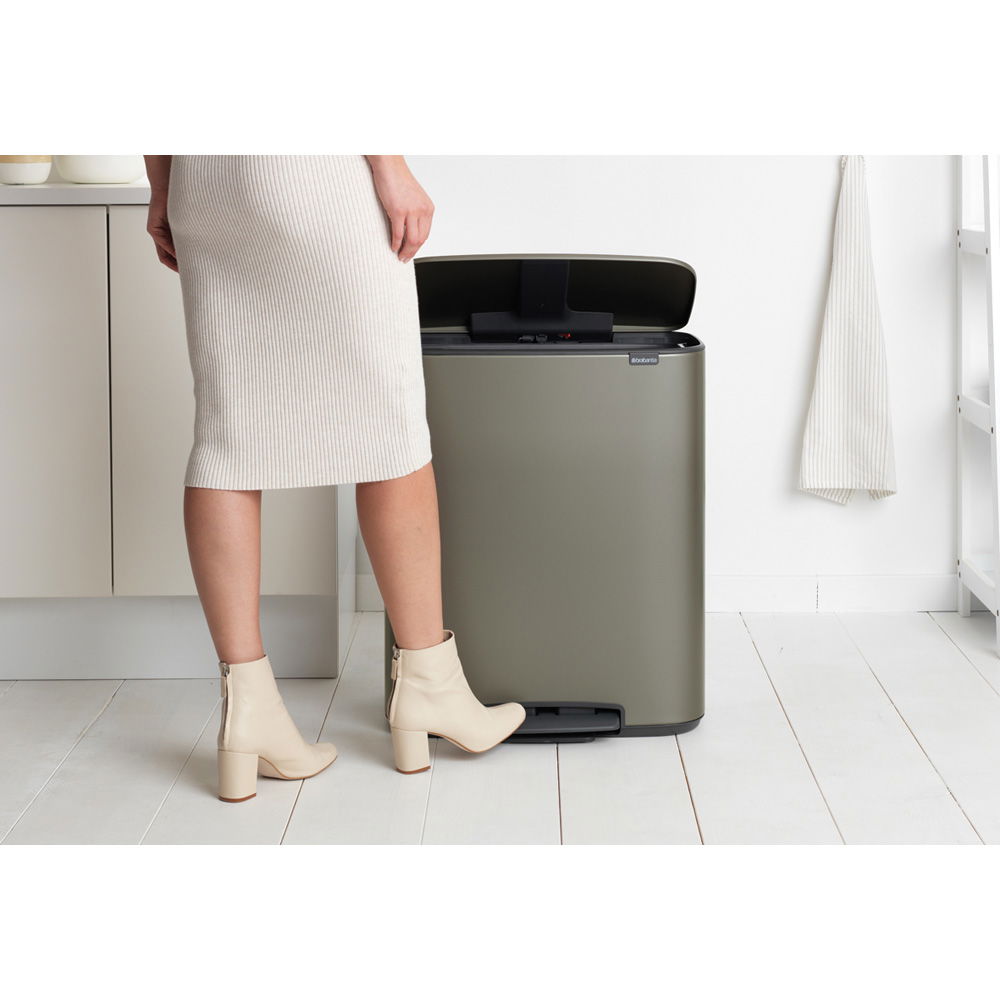 BRABANTIA Bo 2 x 30 l tmavě béžový - nerezový koš na třídění odpadu dvoukomorový s pedálem