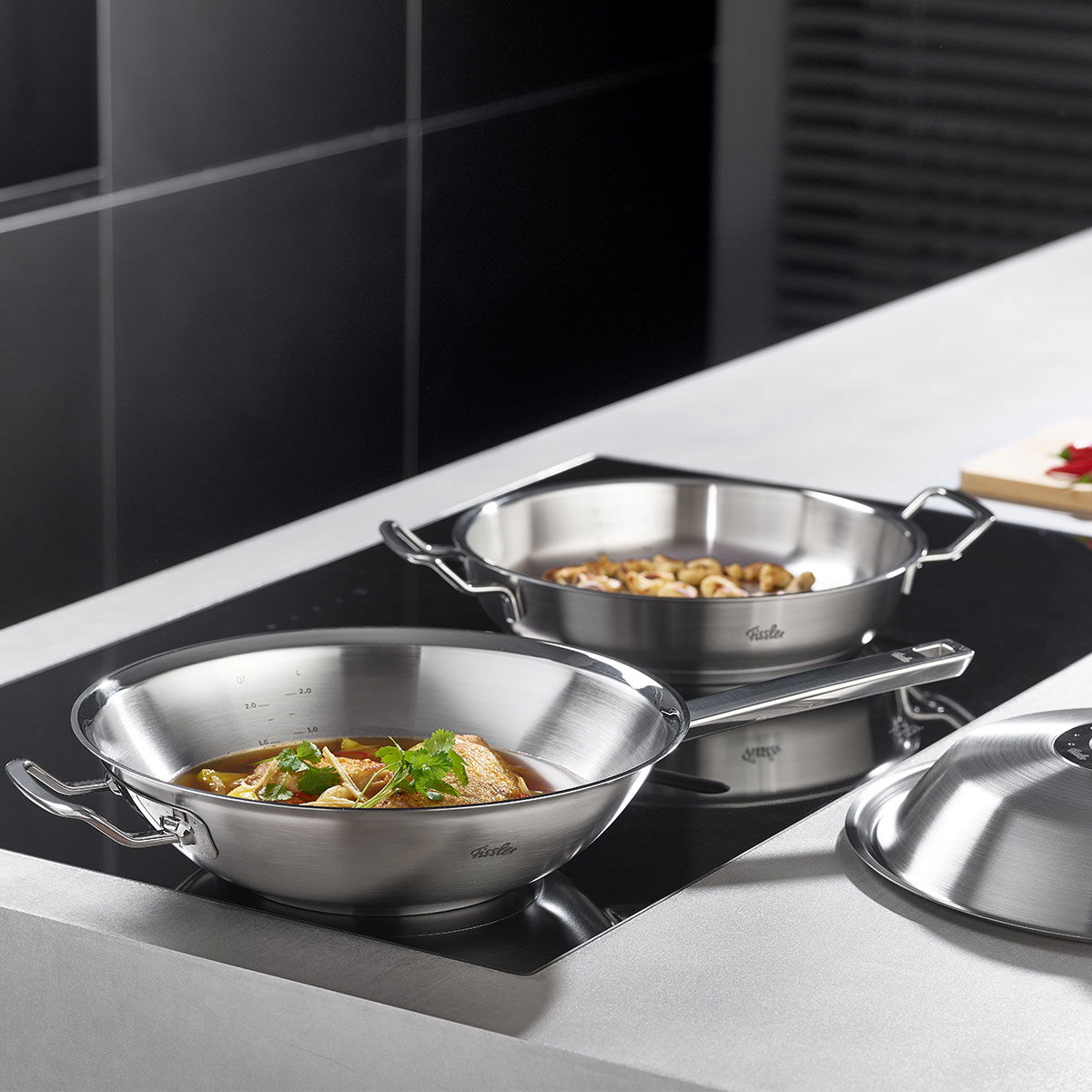FISSLER Original Profi Collection 28 cm - nerezová pánvička s poklicí pro podávání