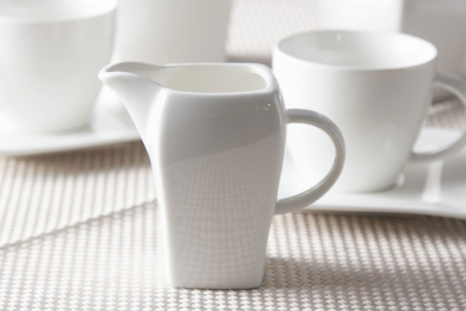 Porcelánový kávový servis AMBITION WAVE BÍLÝ pro 6 osob (17 ks)