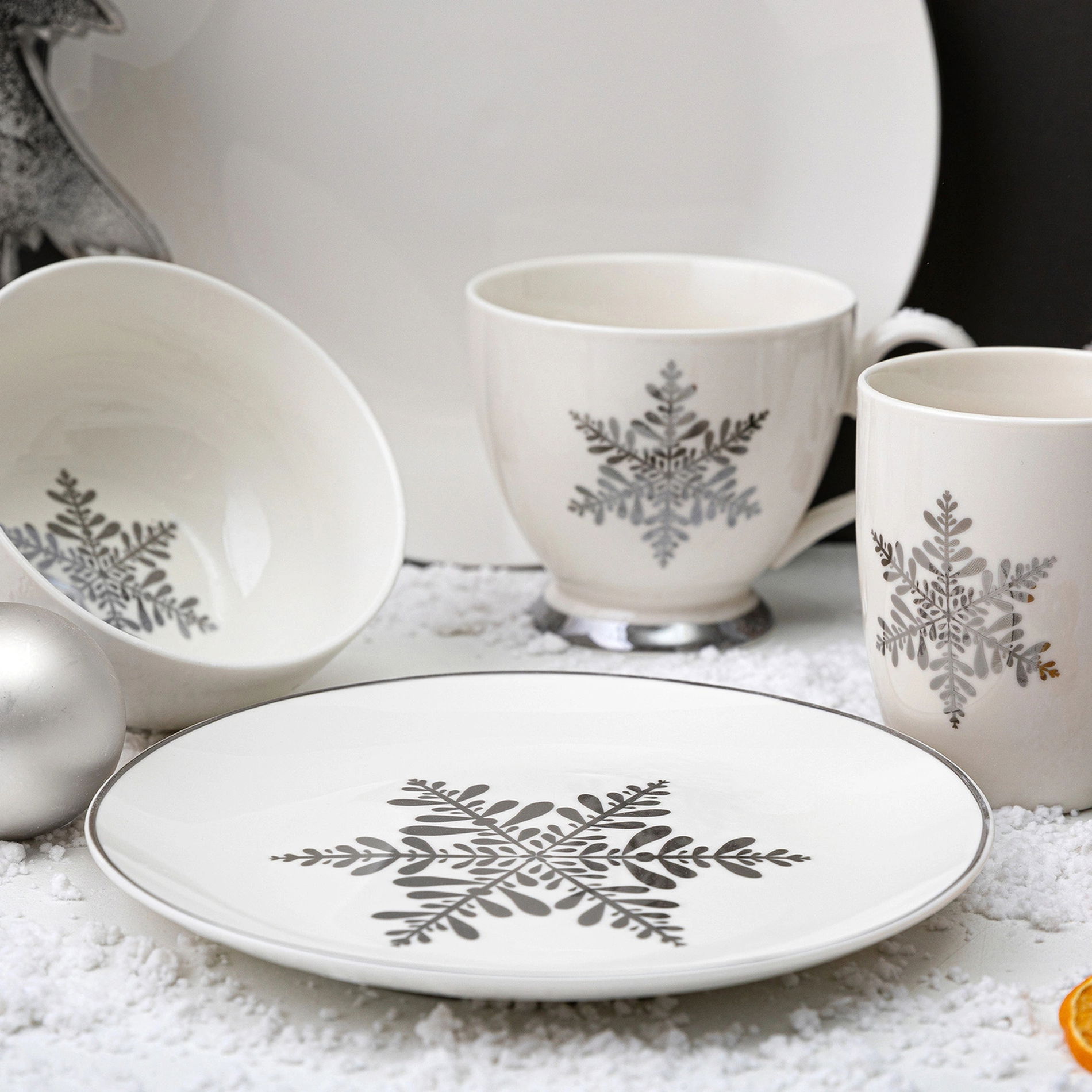 Porcelánový vánoční hrnek FLORINA ELSA 340 ml