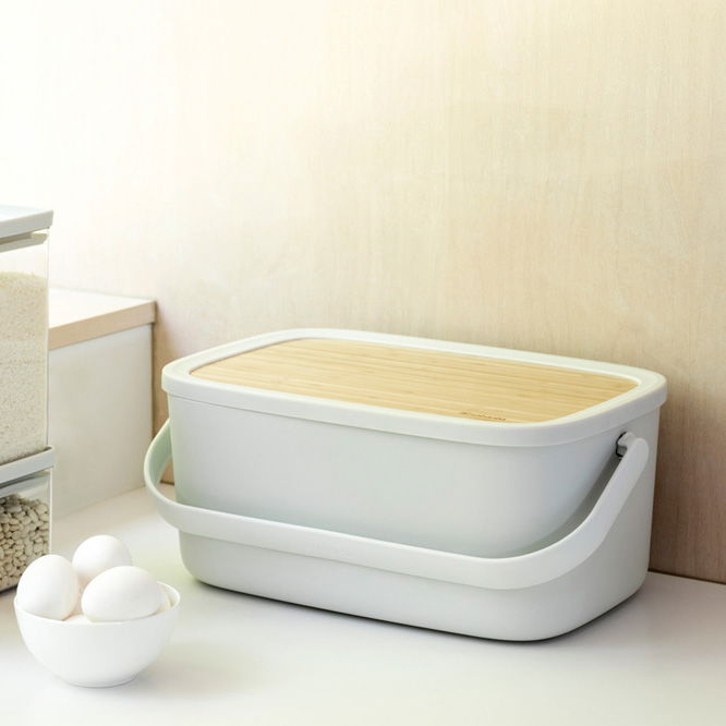 BRABANTIA Nic Chlebník 39,5 x 25,5 cm sivý - plastový chlebník s doskou na krájanie