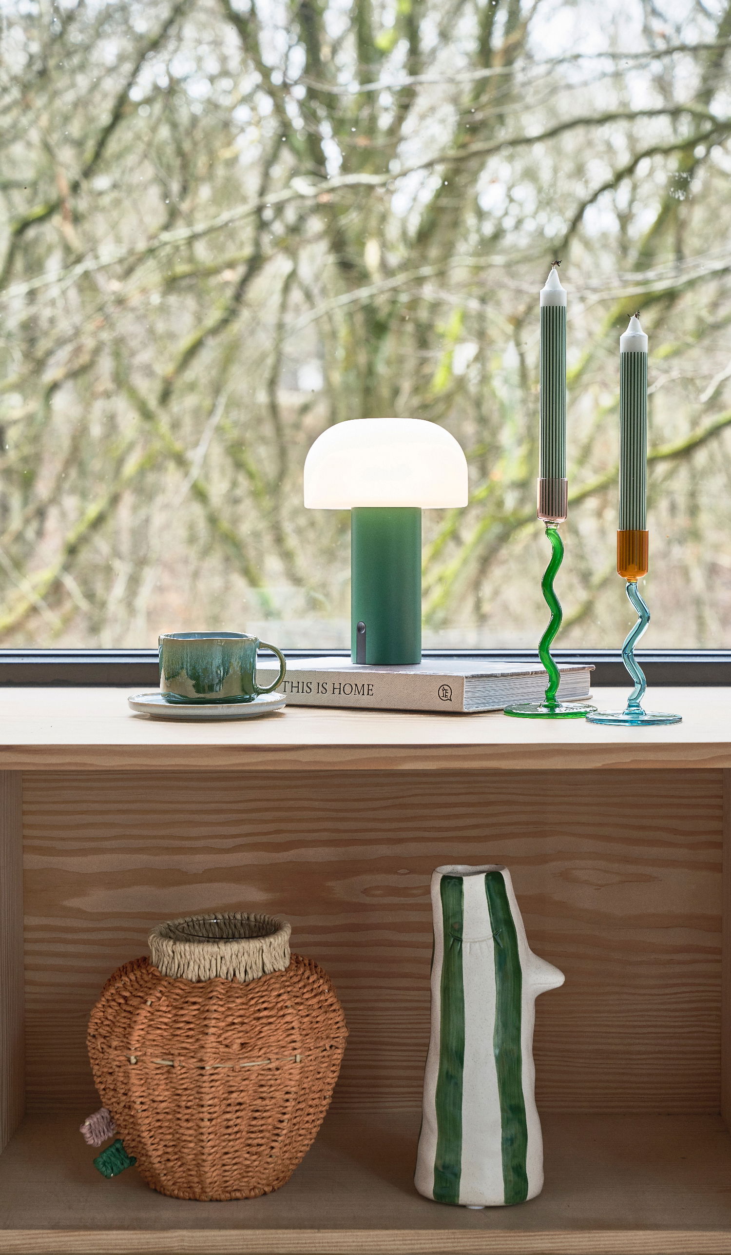 VILLA COLLECTION STYLES 34 cm - wazon z kamionki w kształcie dzbanka zielony