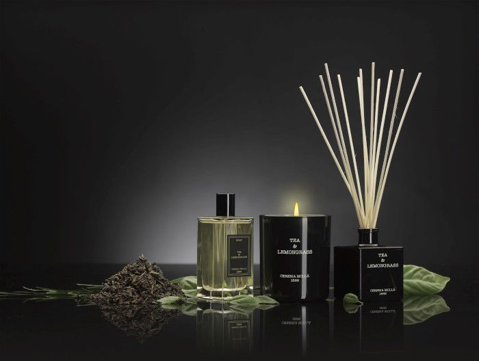 Sójová voňavá sviečka v pohári CERERIA MOLLA TEA AND LEMONGRASS 230 g