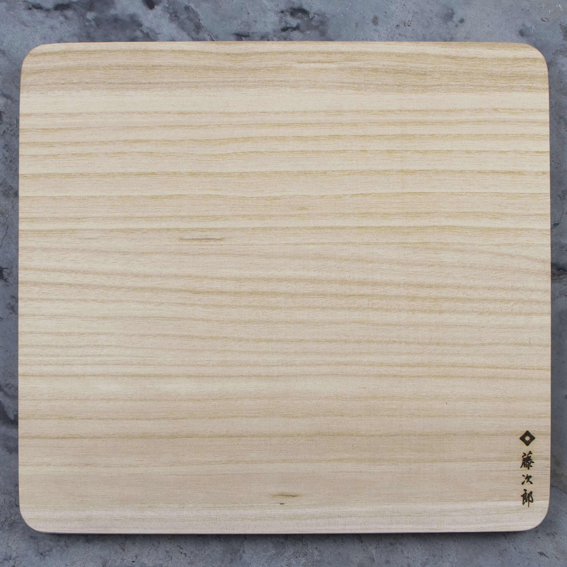 TOJIRO 35 x 33 cm - japonská doska na krájanie z paulovnia dreva