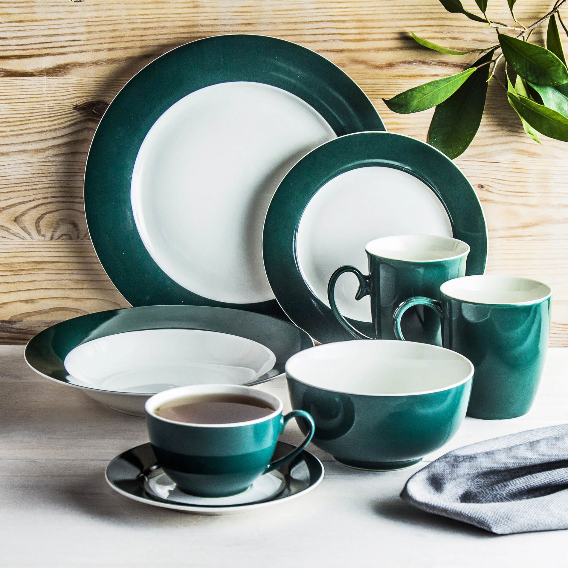 AMBITION Aura Green 27 cm tmavě zelený - porcelánový obědový talíř
