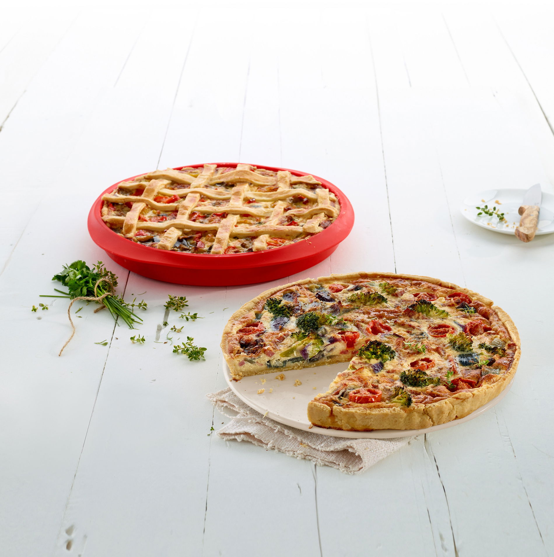 LEKUE Duo 28 cm červená - silikonová koláčová forma na pečení