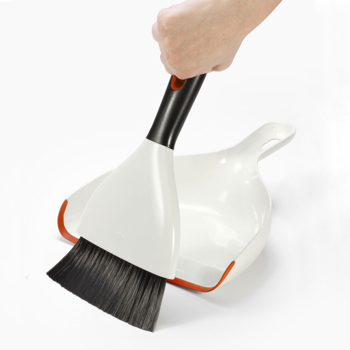 OXO Good Grips Dustpan & Brush béžové - plastová metla a lopatka na zametanie