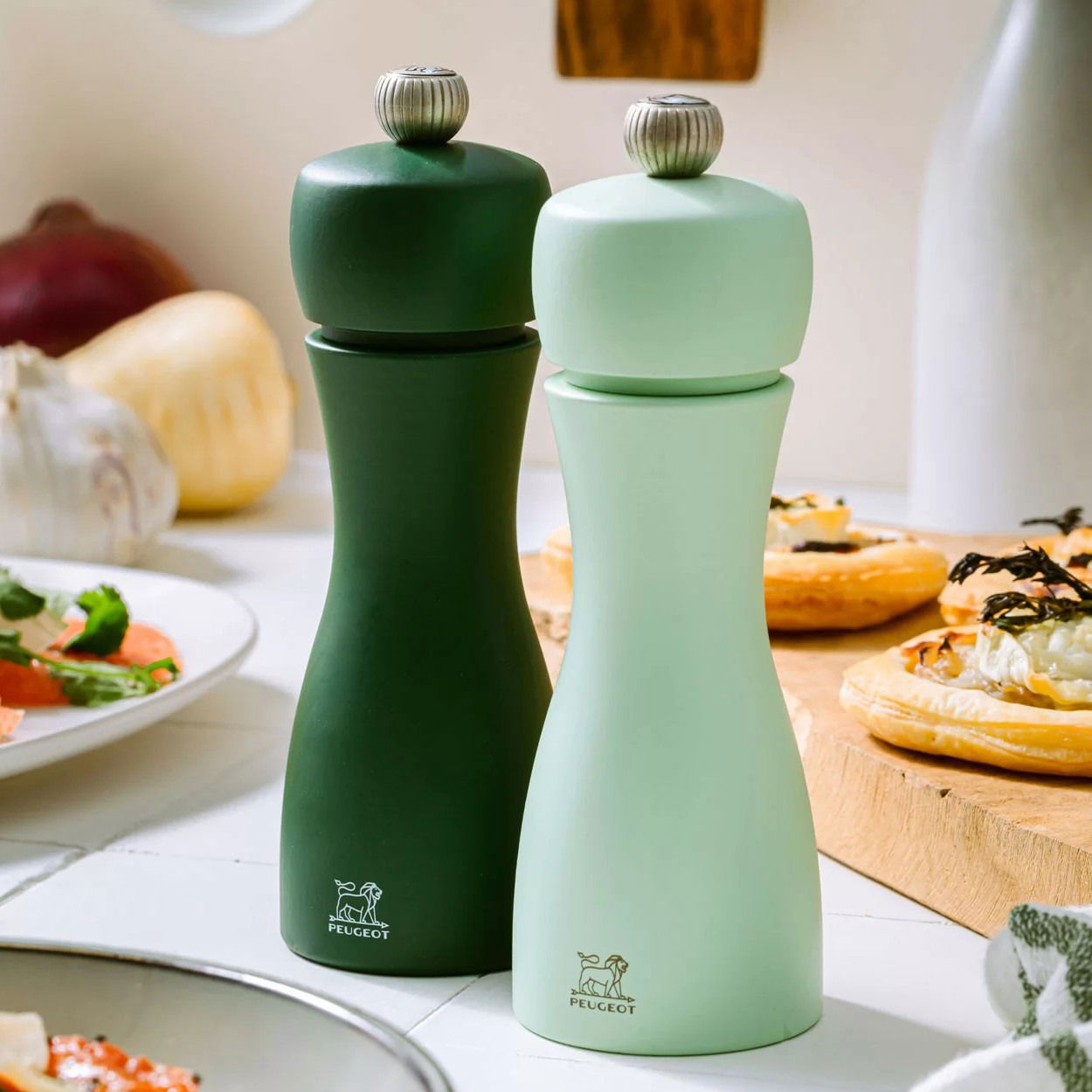 PEUGEOT Tahiti Duo 15 cm 2 ks - dřevěné ruční mlýnky na sůl a pepř