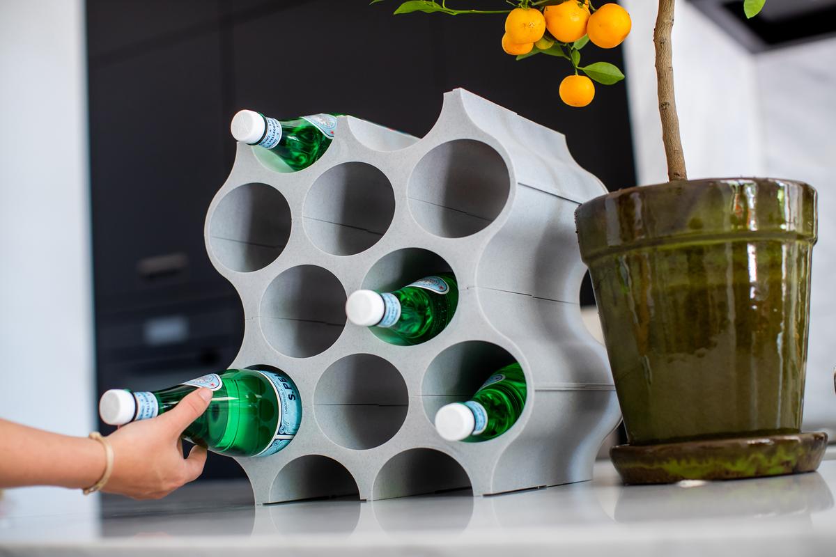 KOZIOL Set Up - plastikový stojan na víno