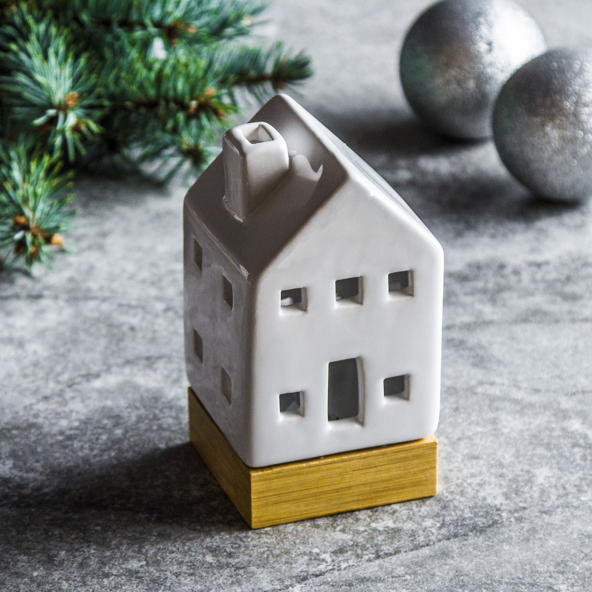 LED porcelánová vánoční dekorace FLORINA 12,5 cm
