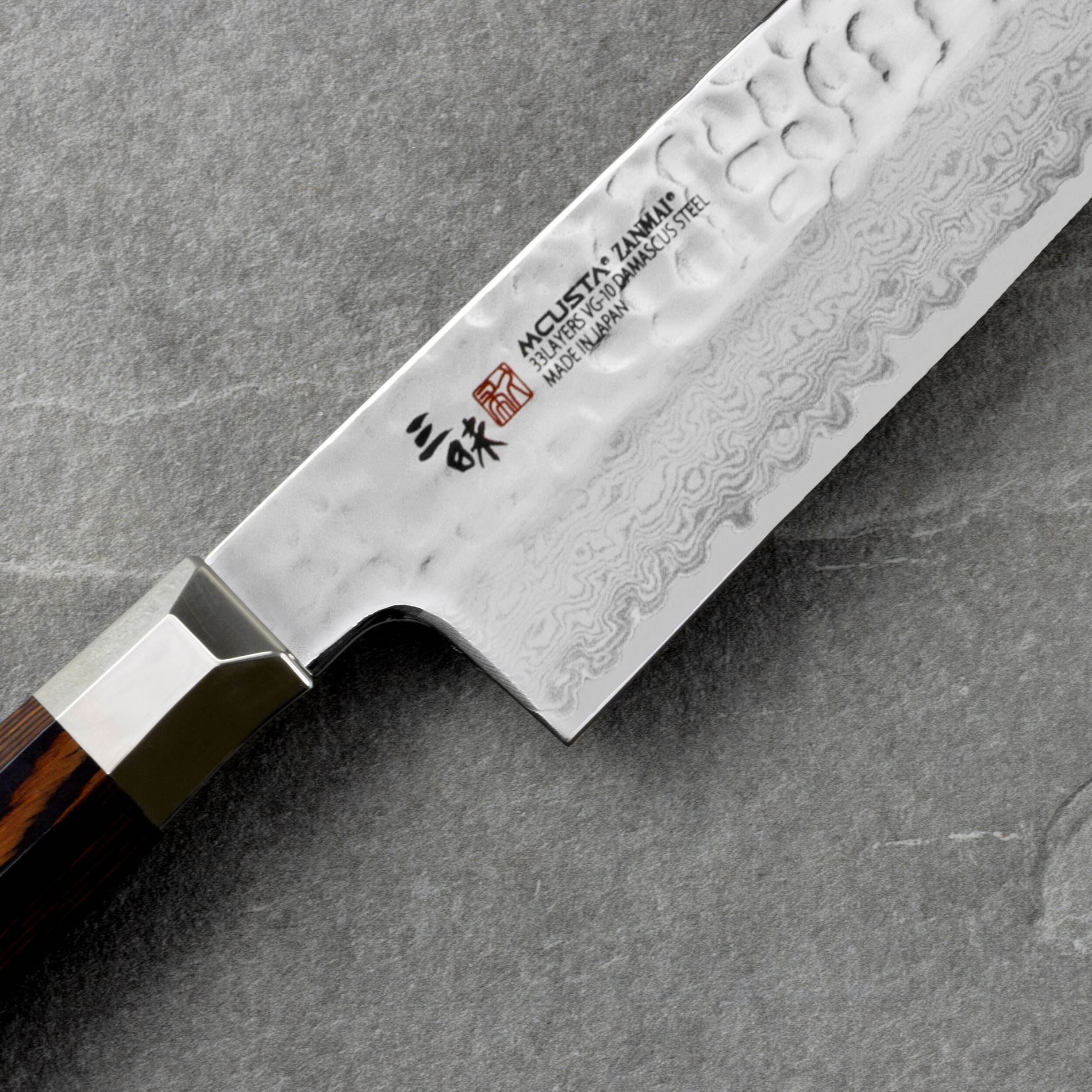 MCUSTA Zanmai Supreme Hammered 18 cm - japonský nůž Santoku z nerezové oceli