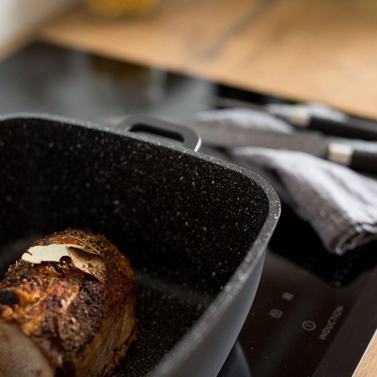 FLORINA Chef Štvorec 2,6 l čierny - hliníkový hrniec s pokrievkou