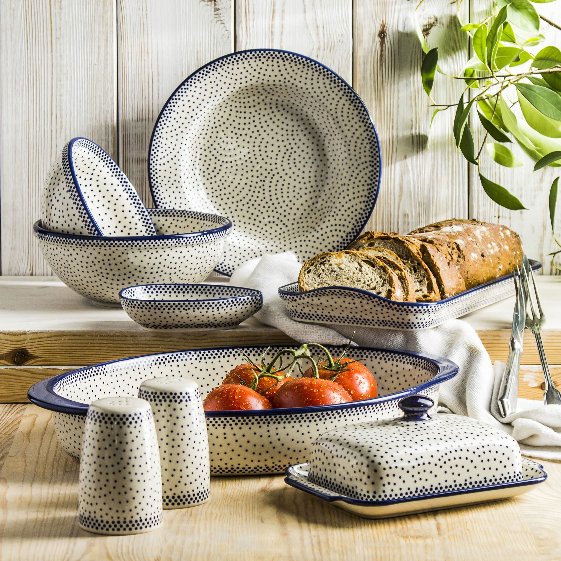 Keramický talíř Manufaktura Bolesławiec 39 x 26 cm - dek. 061A