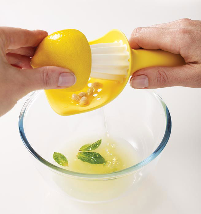 JOSEPH JOSEPH Citrus žlutý – plastový lis na citrusy
