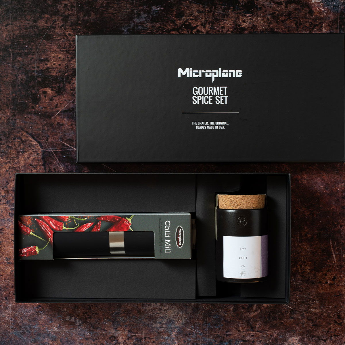 MICROPLANE Gourmet 34,5 cm - ruční mlýnek na chilli z nerezové oceli s chilli Birds Eye