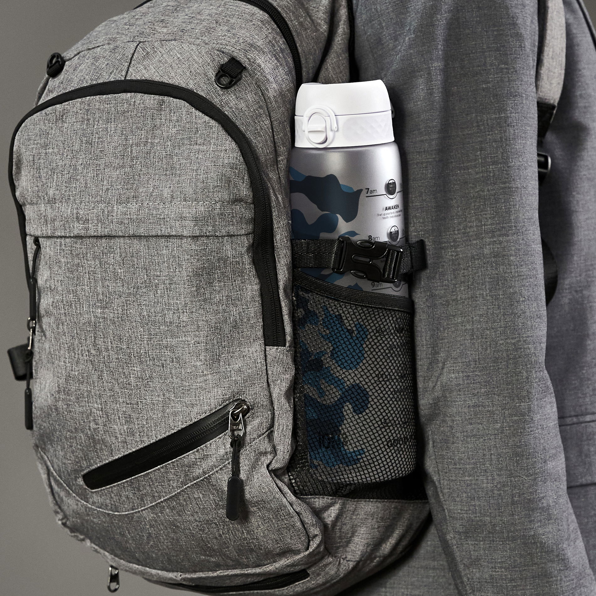 ION8 Recyclon Camouflage Motivator 1 l - bidon / butelka motywacyjna na wodę z godzinami
