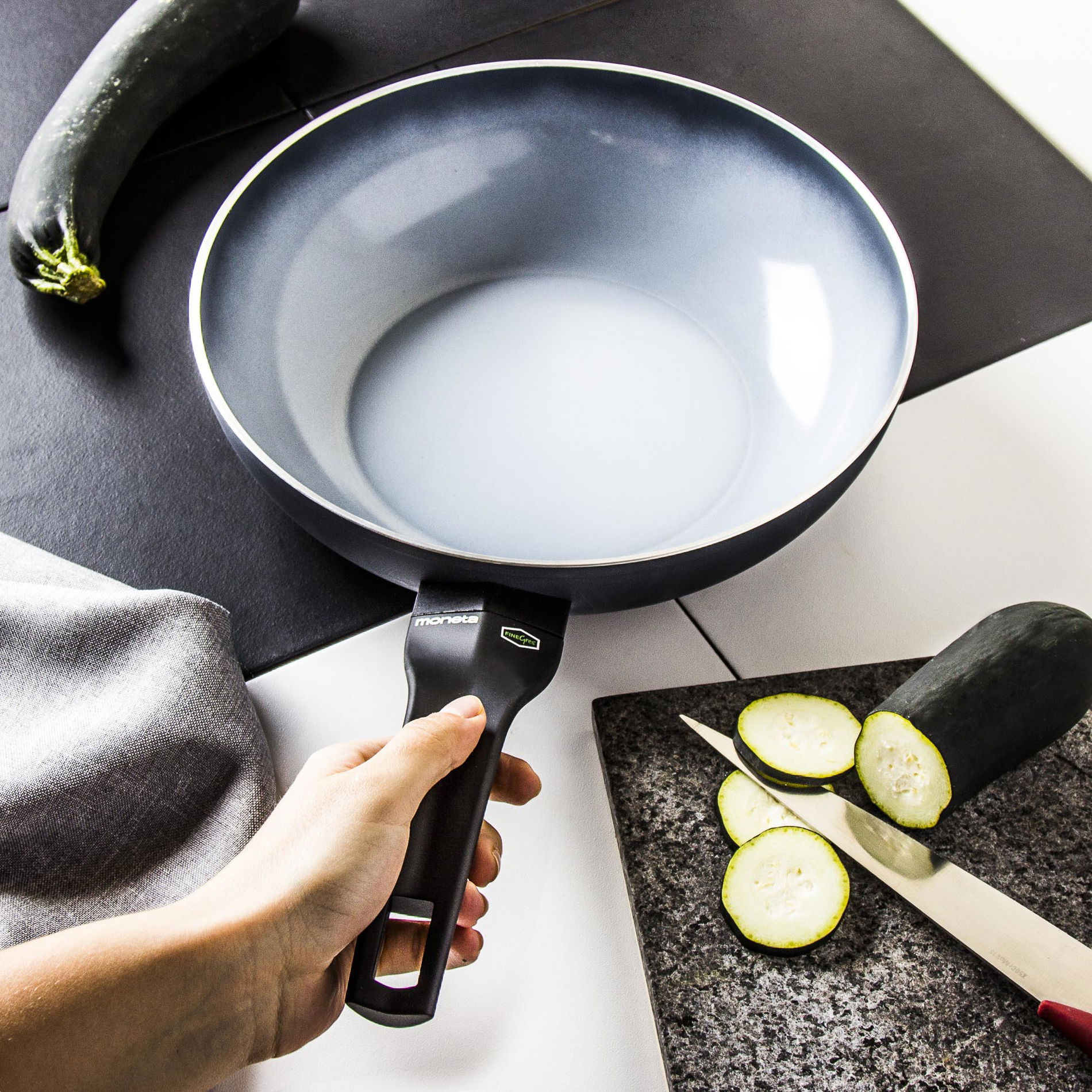 MONETA Aria Finegress šedá 28 cm - keramická pánev wok