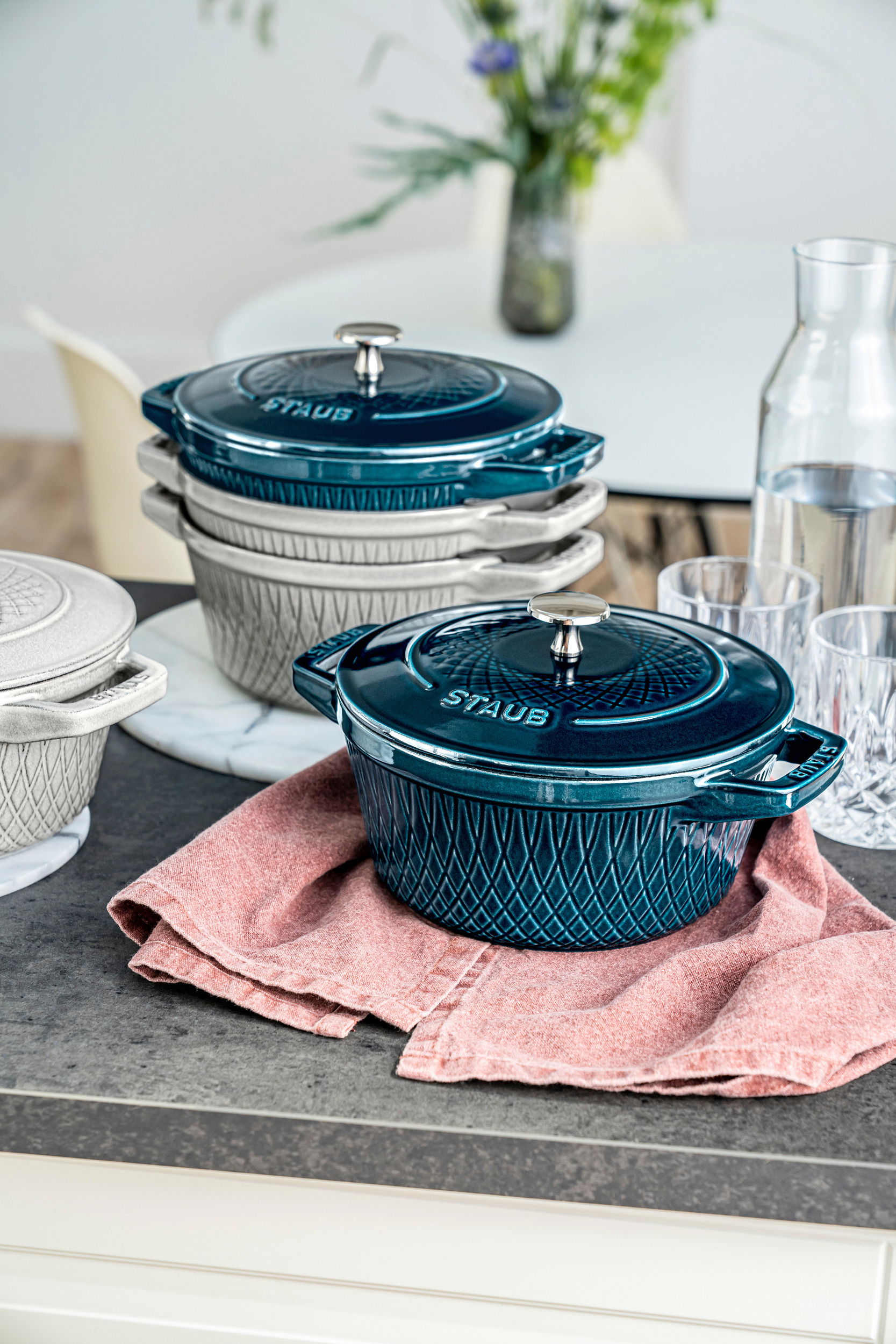 STAUB La Cocotte 4 l - litrový železný hrnec s poklicí