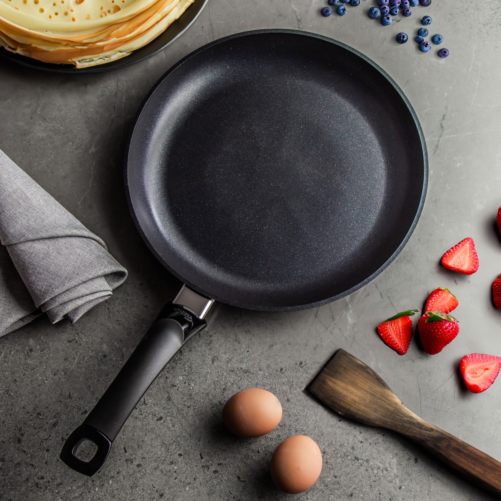FISSLER Levital+ 28 cm - nepriľnavá panvica na palacinky